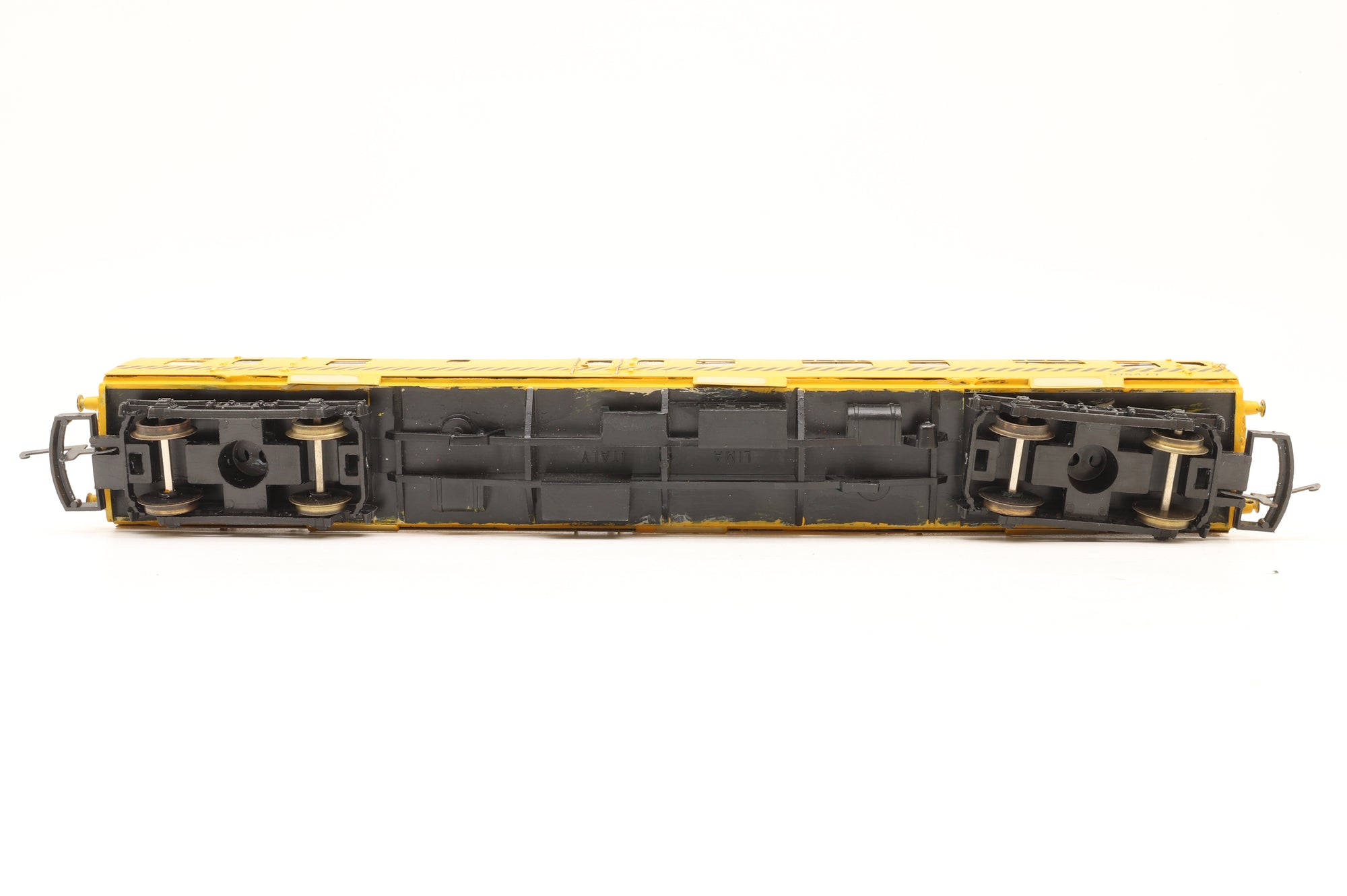 Custom OO Mk1 Ex-BSK 975477 in BR Engineering Yellow