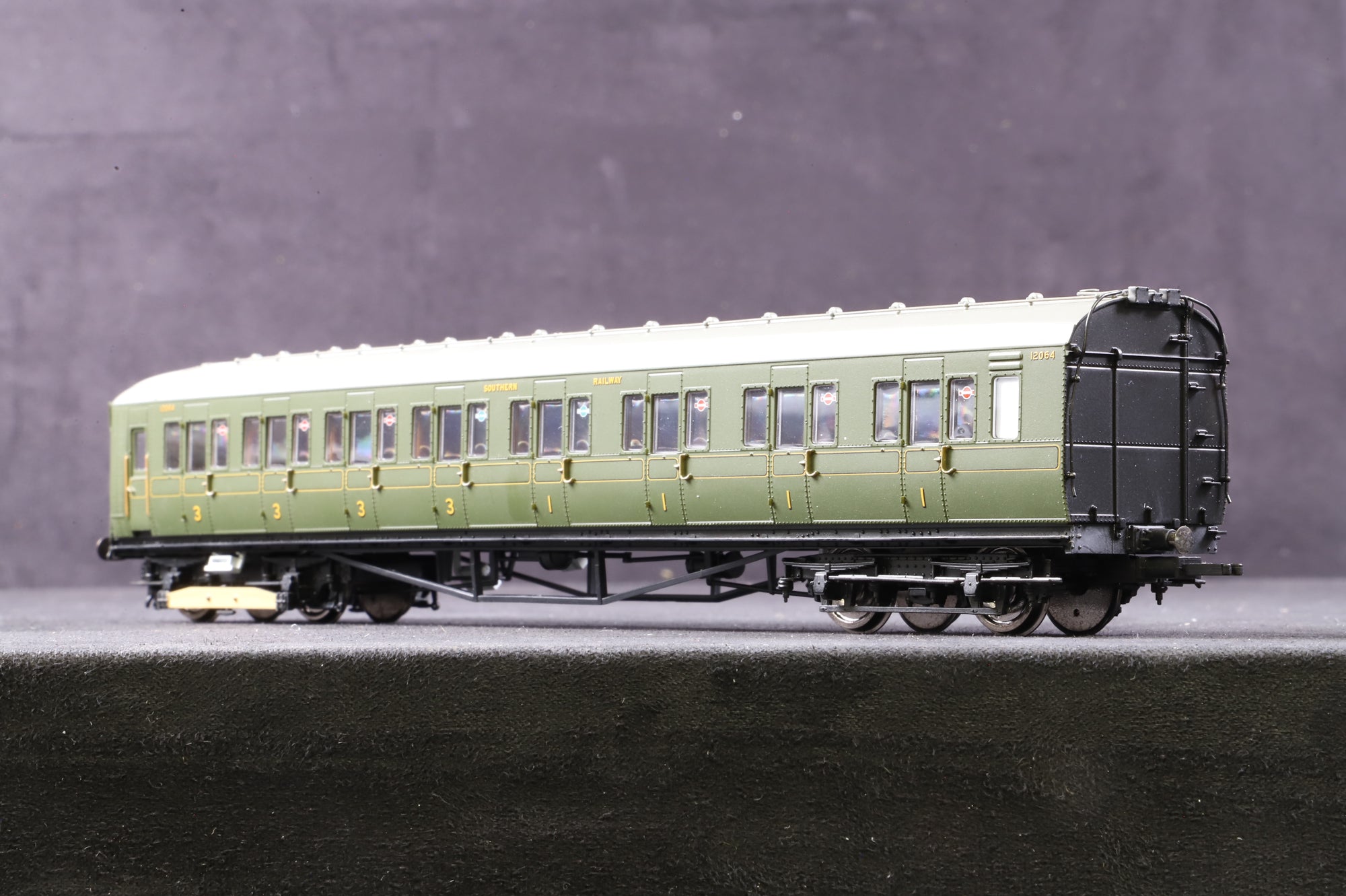 Hornby OO R3161AX Southern Railway BIL '2041' Train Pack DCC Fitted