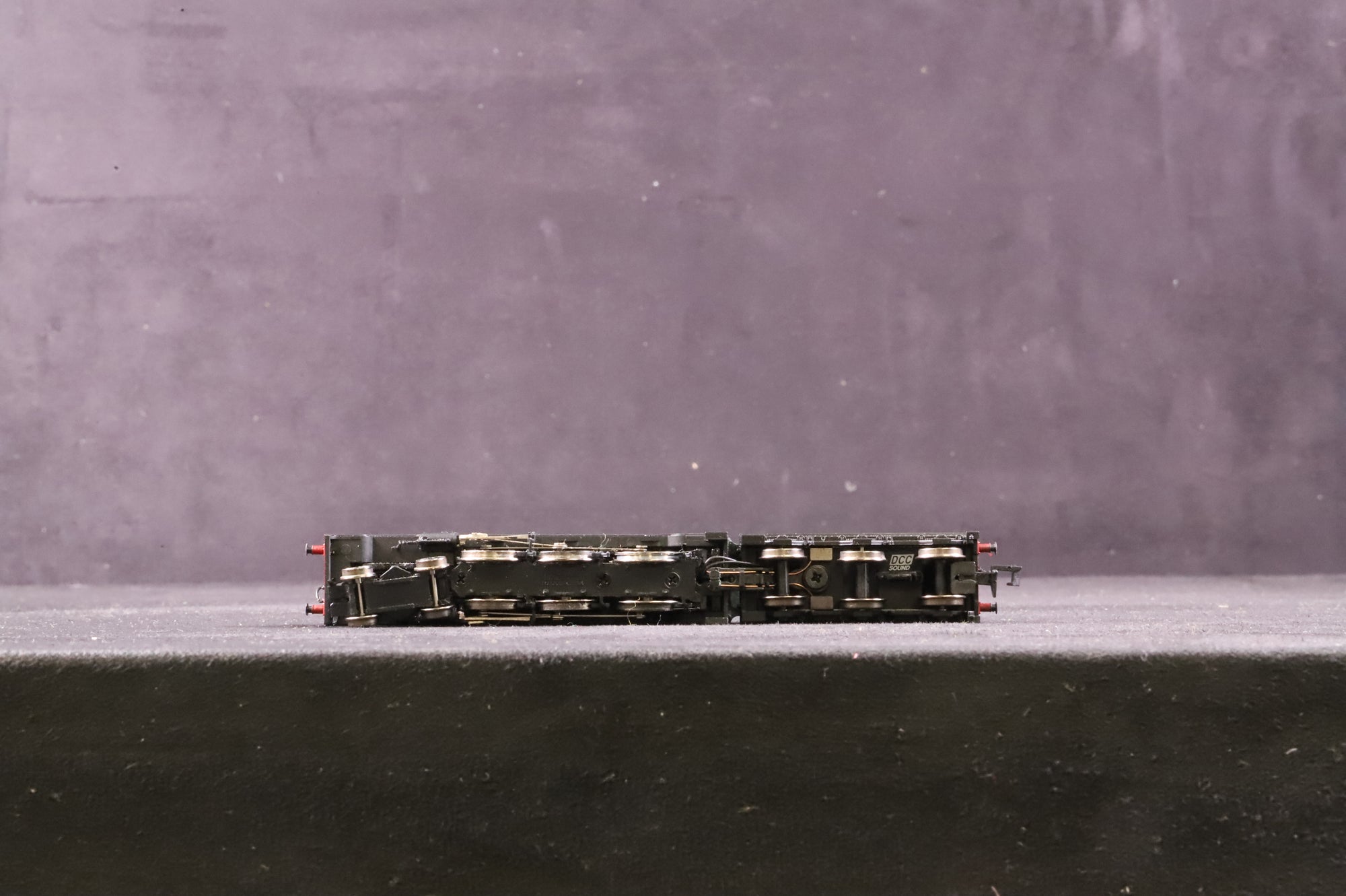 Graham Farish N Gauge 370-160 Castle Class 5080 'Defiant' in GWR Lined Green - DCC Sound