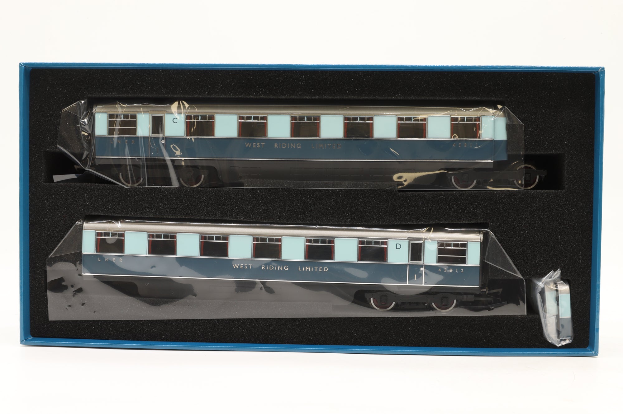 Hornby OO R40478 LNER West Riding Limited Coach Pack