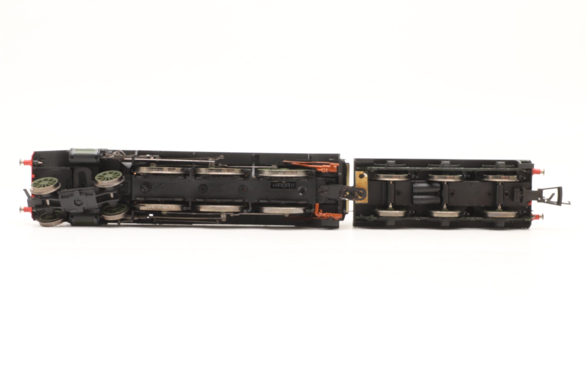 WORKSHOP Hornby OO Loco & Coaches from R1118 'The Southern Belle' Class N15 'Sir Blamor de Ganis' & 3 Pullman Coaches