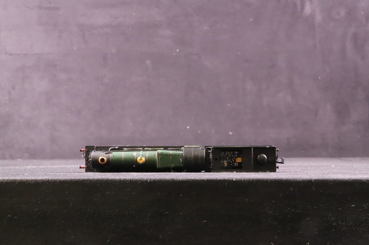 Graham Farish N Gauge 370-160 Castle Class 5080 &#39;Defiant&#39; in GWR Lined Green - DCC Sound