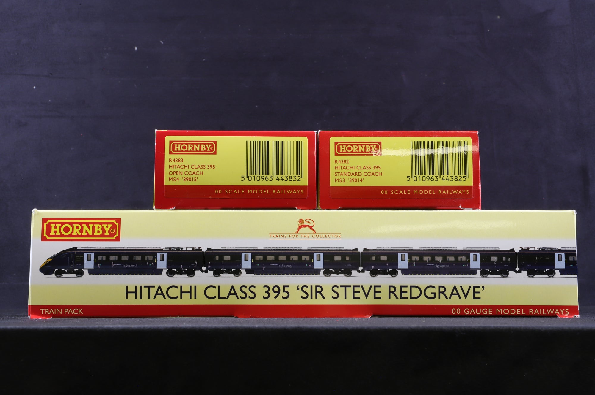 Hornby OO R2972 Hitachi Class 395 'Sir Steve Redgrave' Train Pack w/2 Additional Coaches, R4382 & R4383