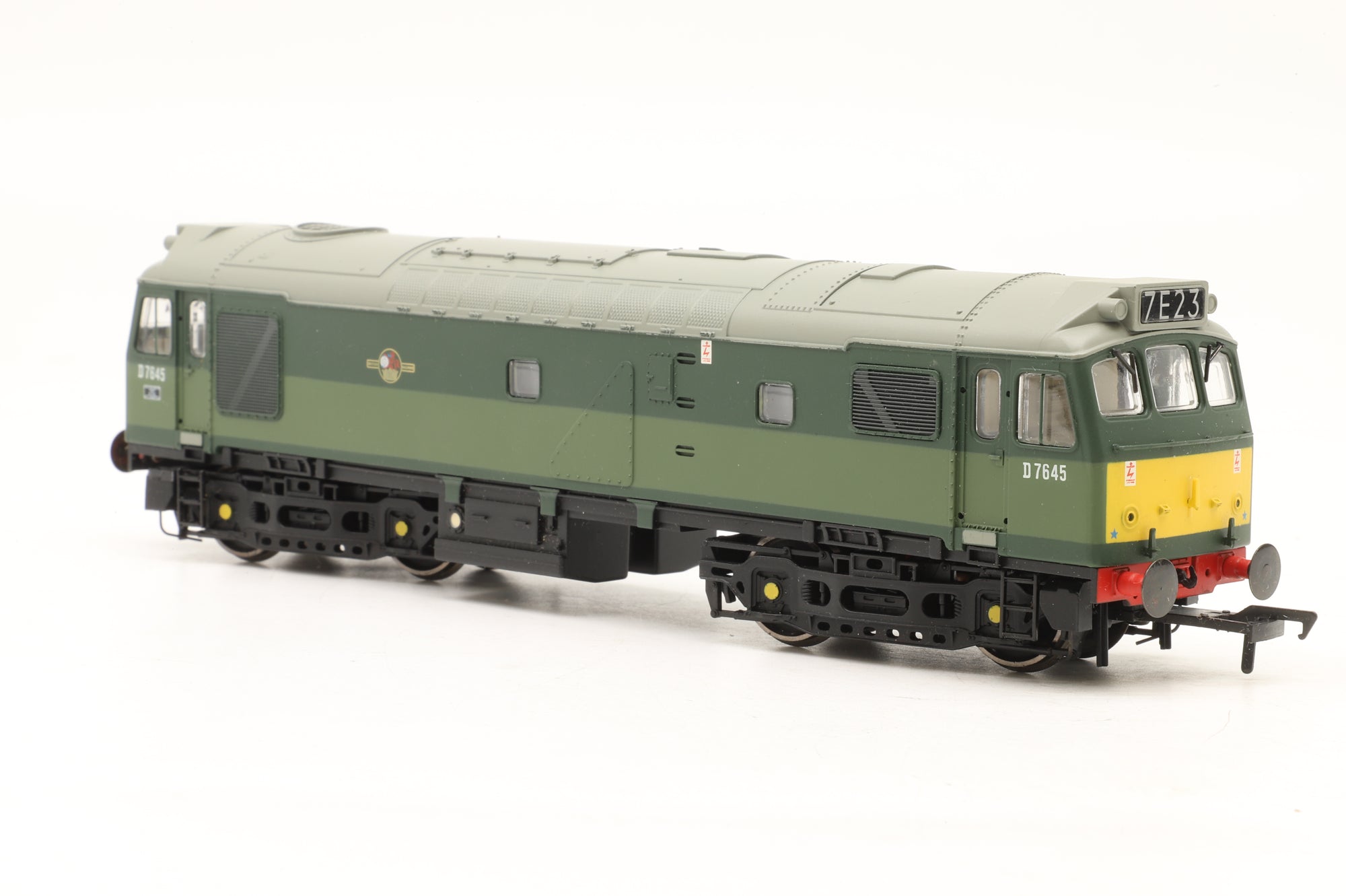 Bachmann OO 32-400 Class 25/3 D7645 in BR Two-Tone Green w/ SYPs
