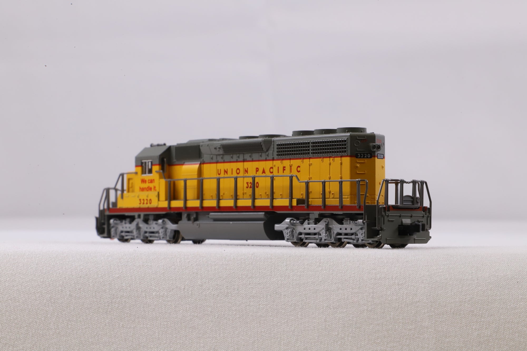 Kato N 176-4812 SD40-2 Early UP '3220' Diesel Locomotive