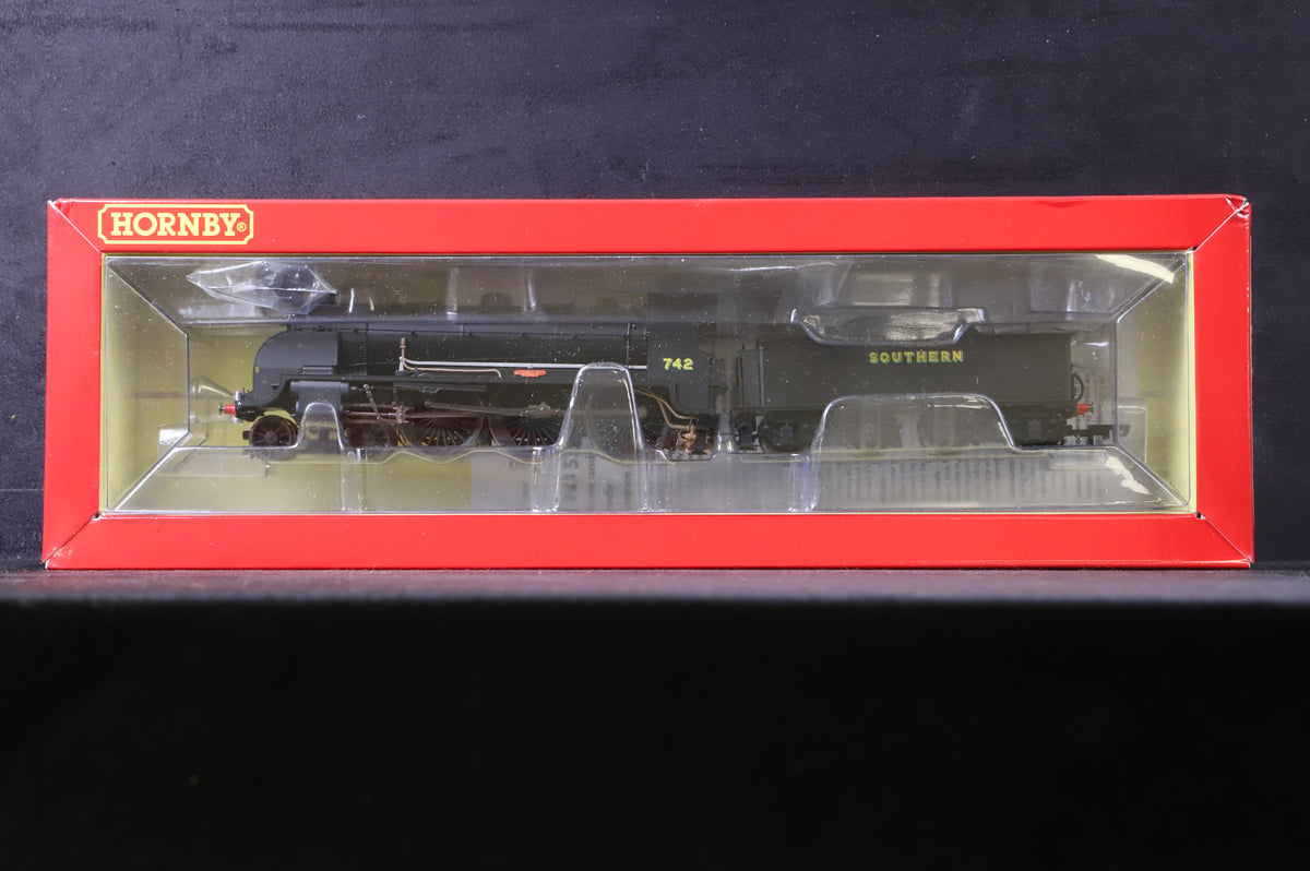 Hornby OO R3527 Class N15 &#39;742&#39; &#39;Camelot&#39; SR Black