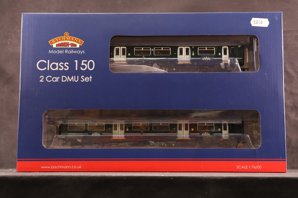 Bachmann OO 32-940 Class 150/2 2 Car DMU &#39;150216&#39; GWR Green (First group) Fitted with Passengers