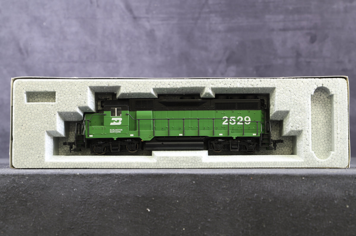 Kato HO 37-043 EMD GP35 Diesel Locomotive Burlington Northern &#39;2529&#39;