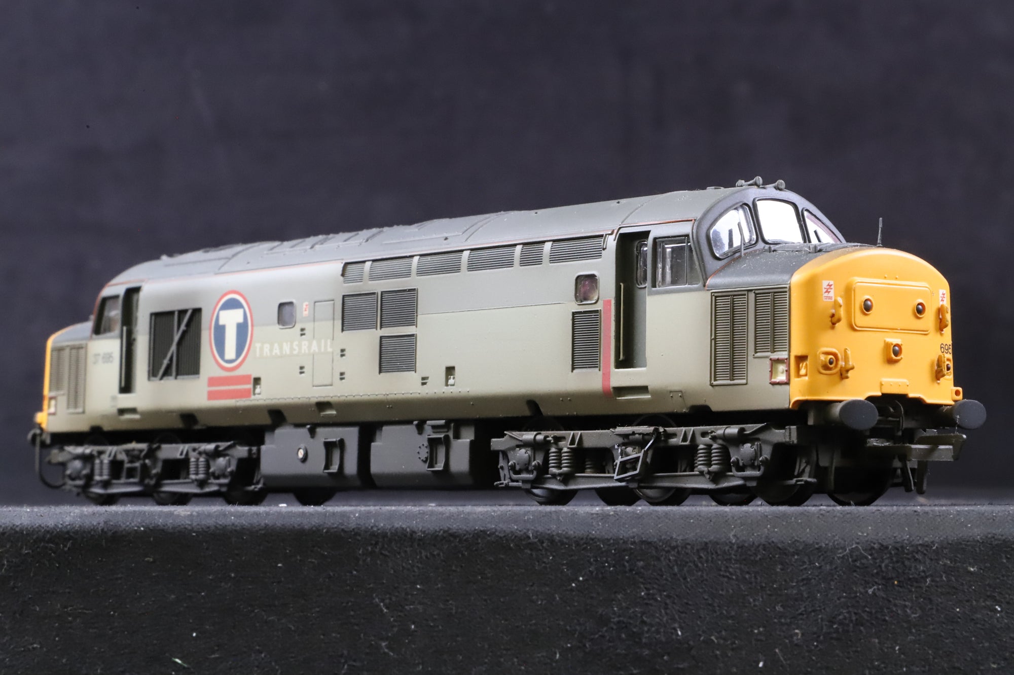 Bachmann OO Class 37 37695 in Ex-BR Railfeight Transrail Livery - Weathered