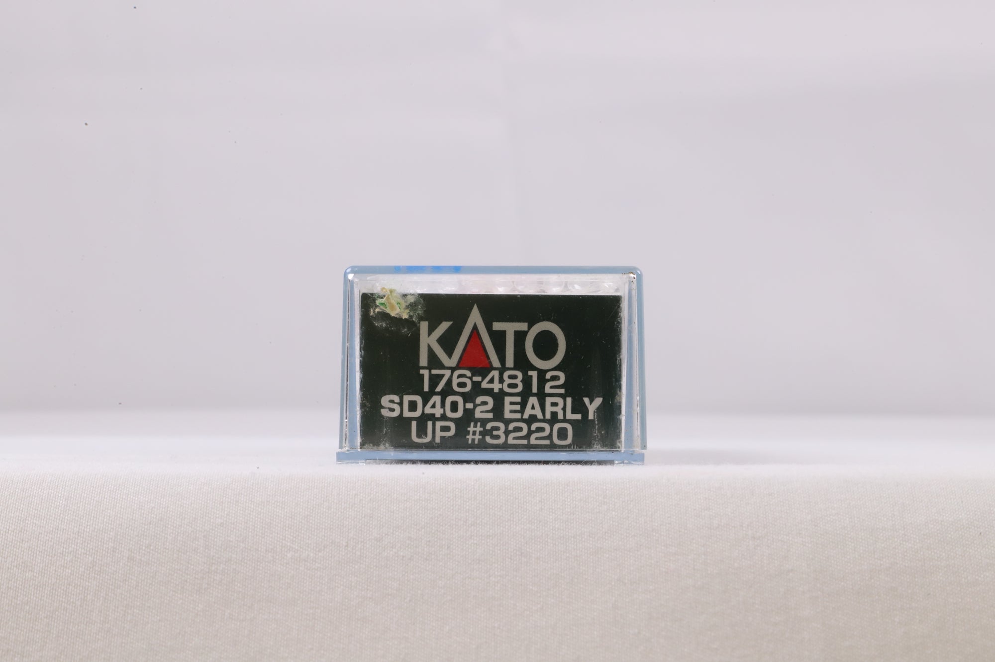 Kato N 176-4812 SD40-2 Early UP '3220' Diesel Locomotive