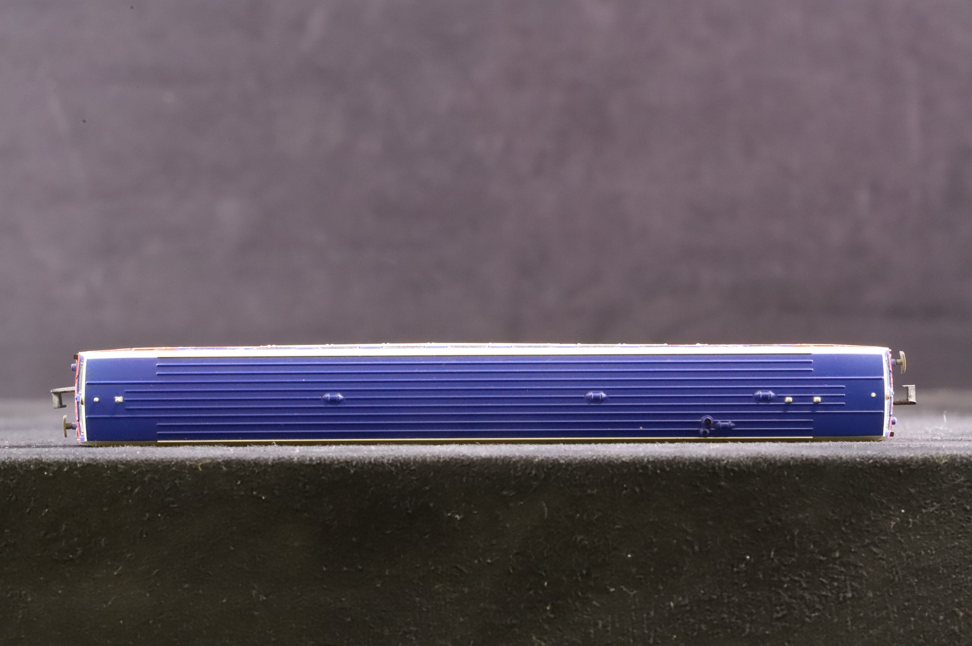 Arnold N Gauge HN2278 RENFE Diesel Railcar 5047 in ÖBB Livery