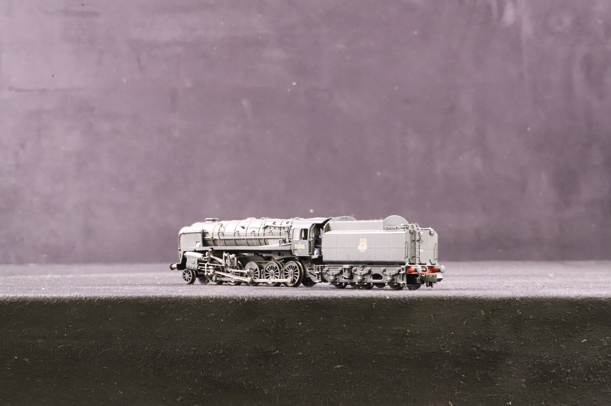 Dapol 2S-013-005 Class 9F 92006 in BR Black w/ Early Emblems & BR1G Tender - Weathered