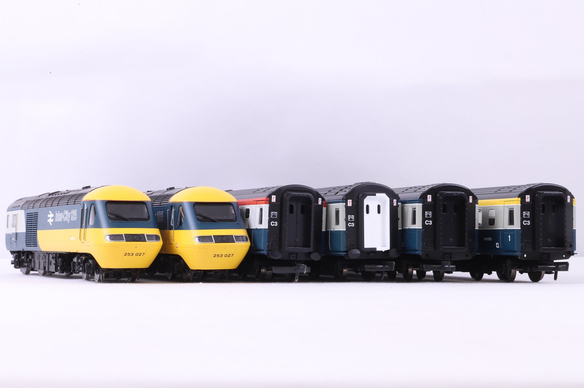 Hornby OO R2701 Class 43 HST Set & 4x Mk3s in BR Inter-City 125 Blue/Grey Liveries