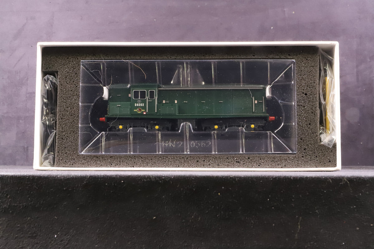 Heljan OO 15051 Class 15 D8202 in BR Green w/ Small Yellow Panels