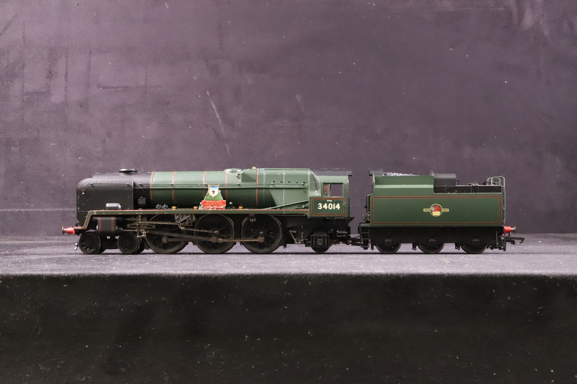 Hornby OO R2585 Rebuilt West Country '34104' BR Lined Green L/C Renamed & Renumbered