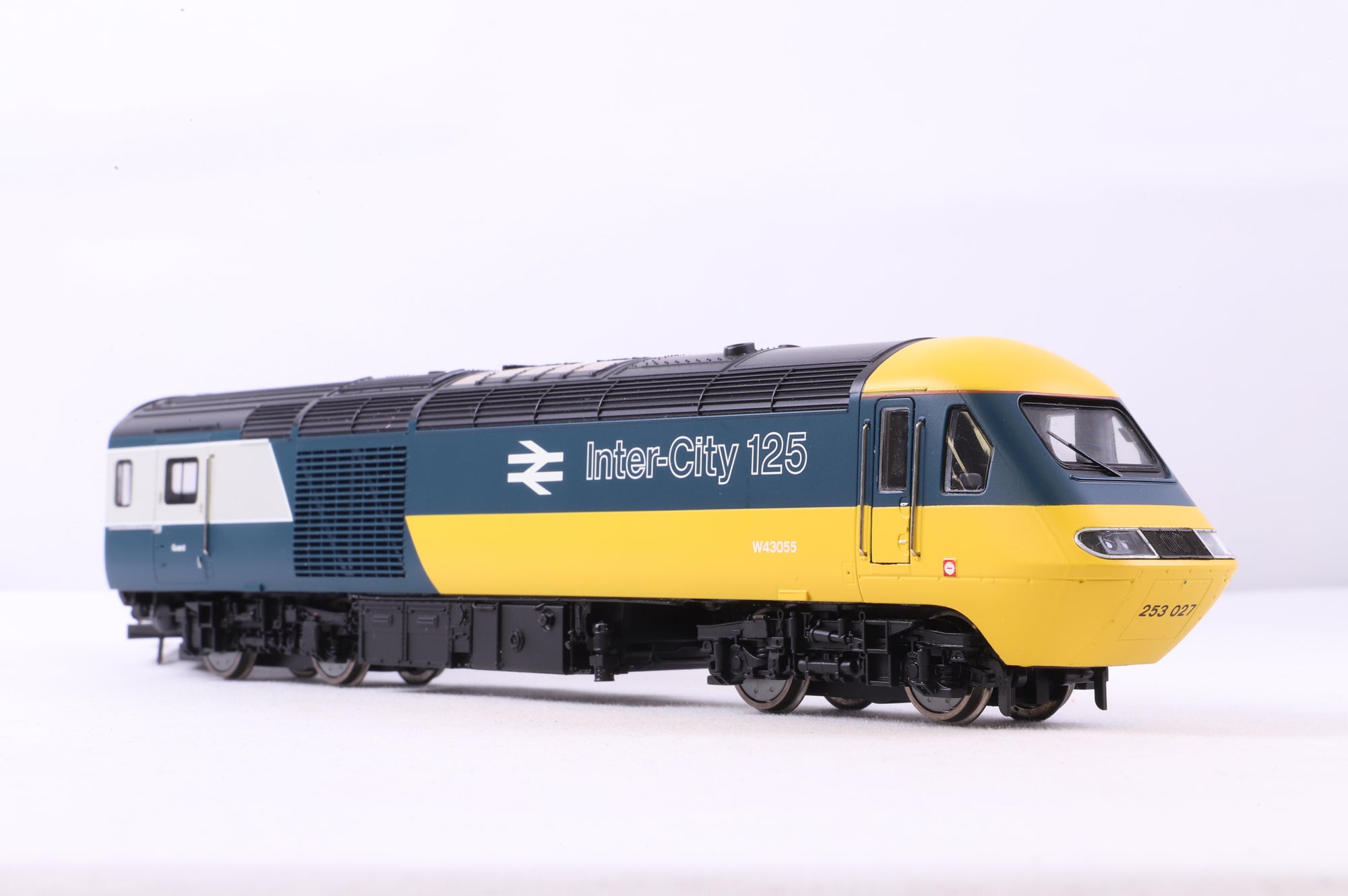 Hornby OO R2701 Class 43 HST Set & 4x Mk3s in BR Inter-City 125 Blue/Grey Liveries