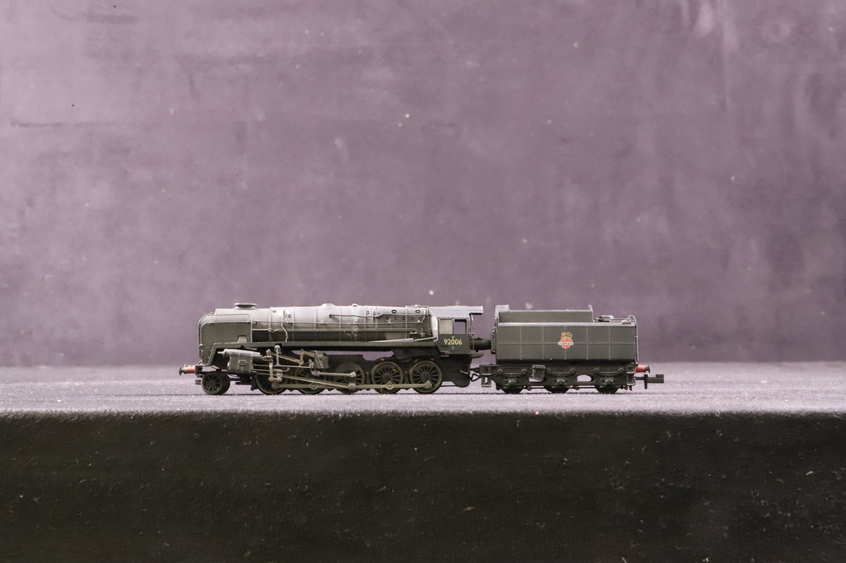 Dapol 2S-013-005 Class 9F 92006 in BR Black w/ Early Emblems &amp; BR1G Tender - Weathered