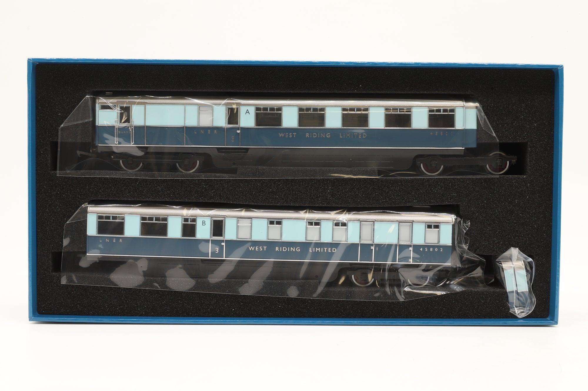 Hornby OO R40477 LNER West Riding Limited Coach Pack