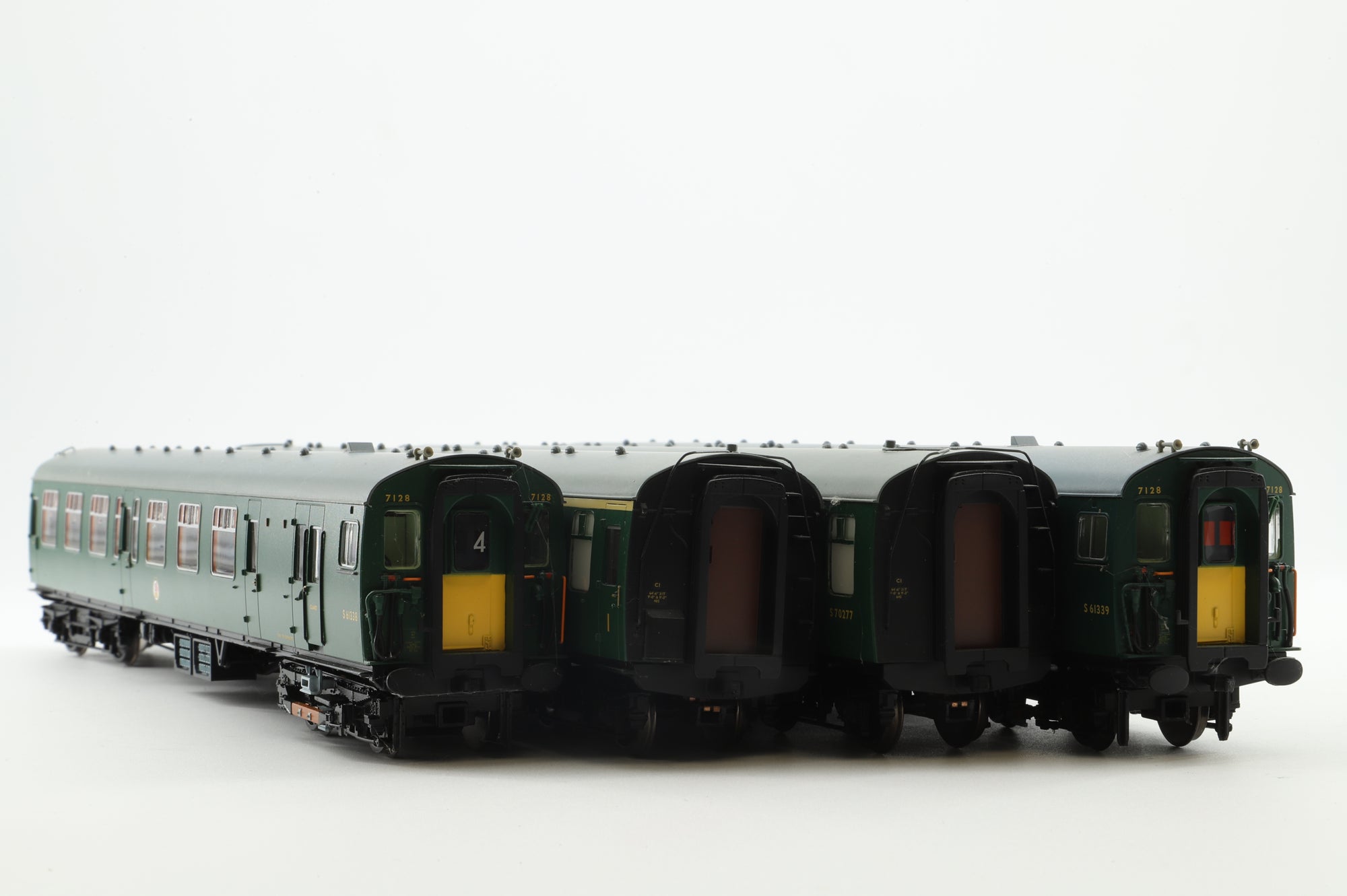 Bachmann OO 31-426A 4CEP EMU 7126 Late SR Multiple Unit green With Yellow Warning Panels