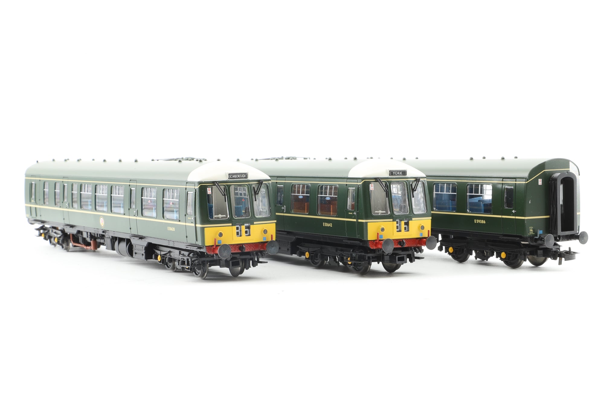 Bachmann OO 32-911 Class 108 2-Car DMU BR Green with Yellow Warning Panels