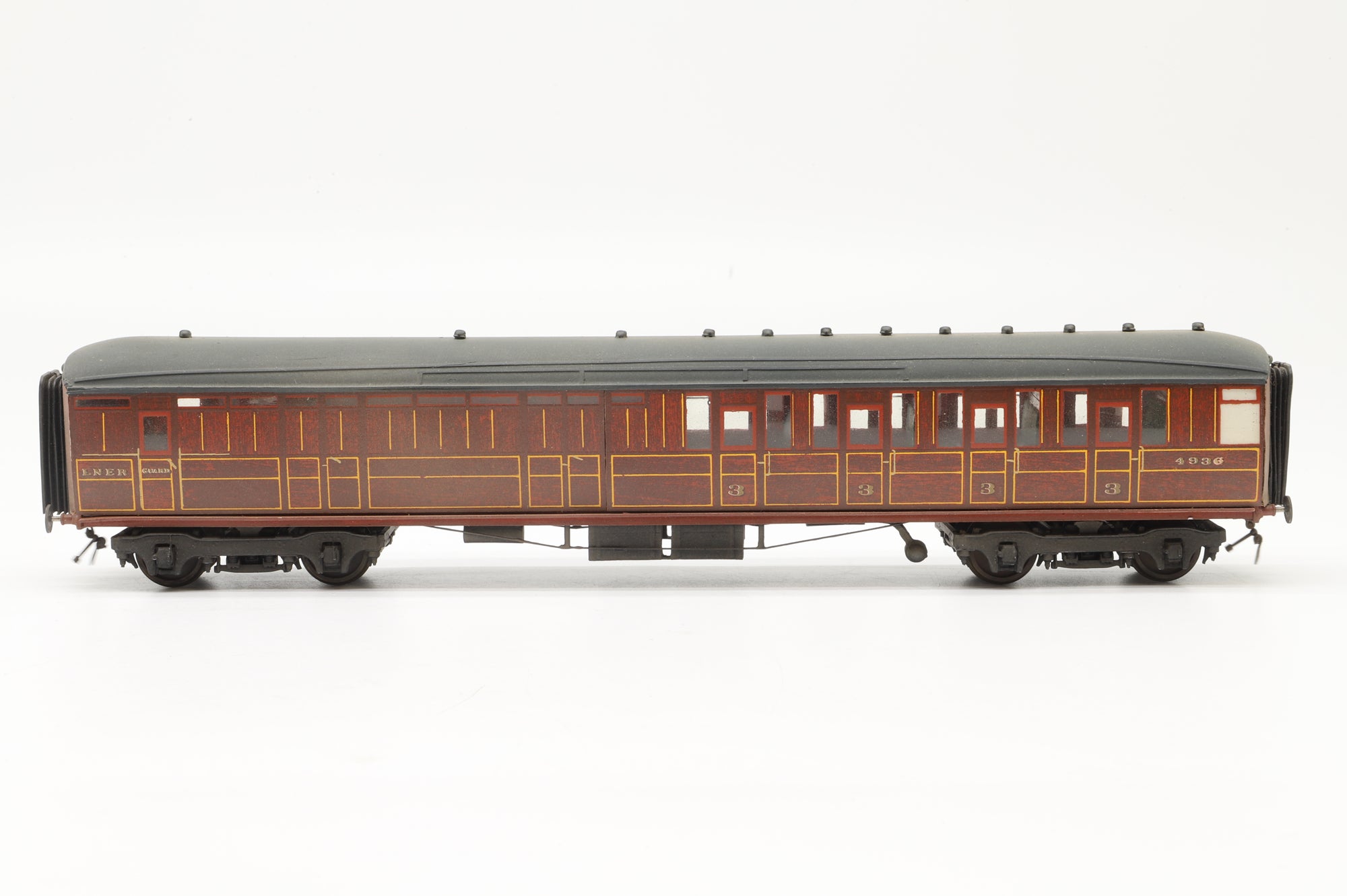 WORKSHOP Kit Built OO Rake of 8x Gresley LNER Teak Coaches