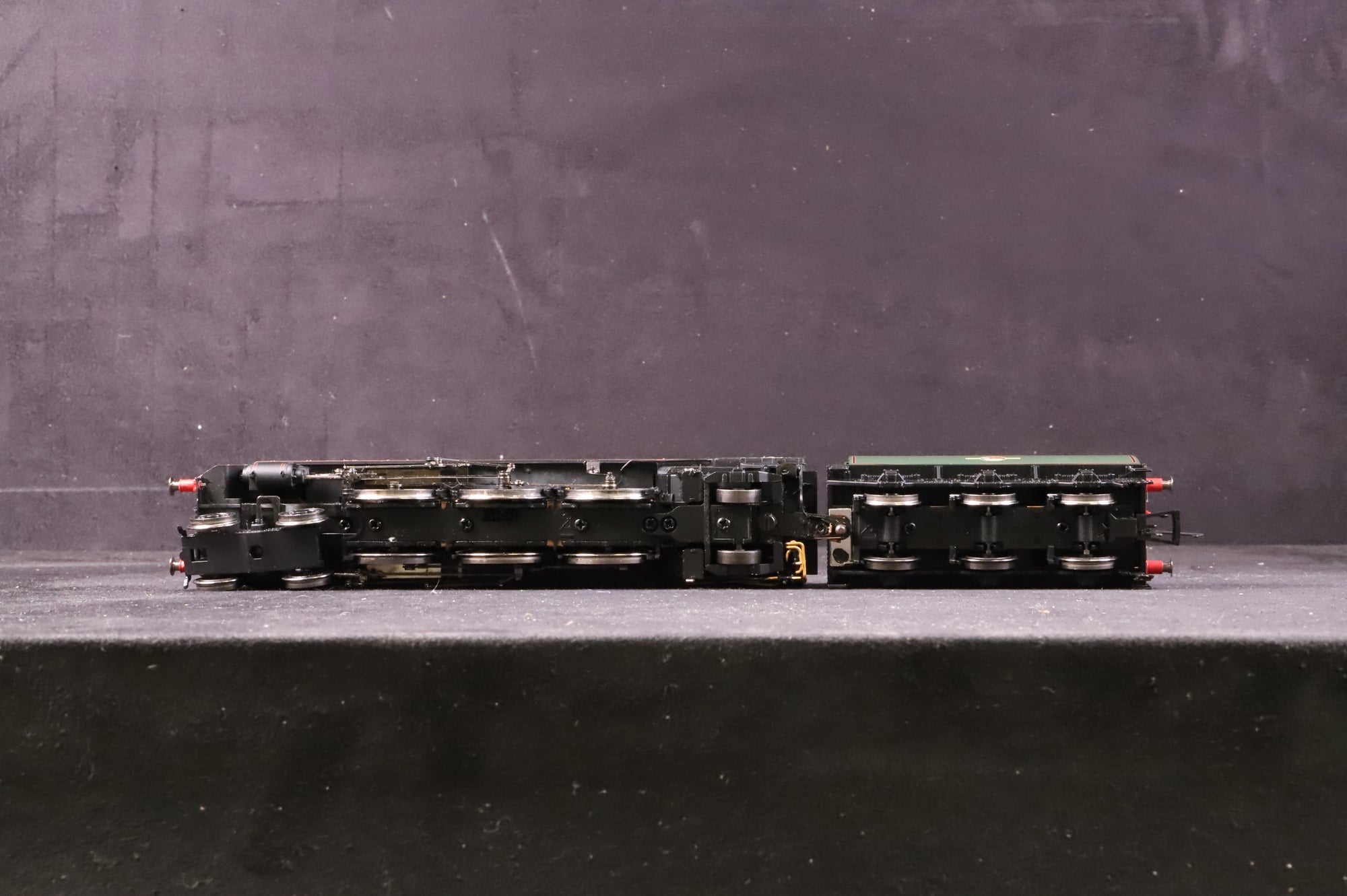 Hornby OO R2585 Rebuilt West Country '34104' BR Lined Green L/C Renamed & Renumbered