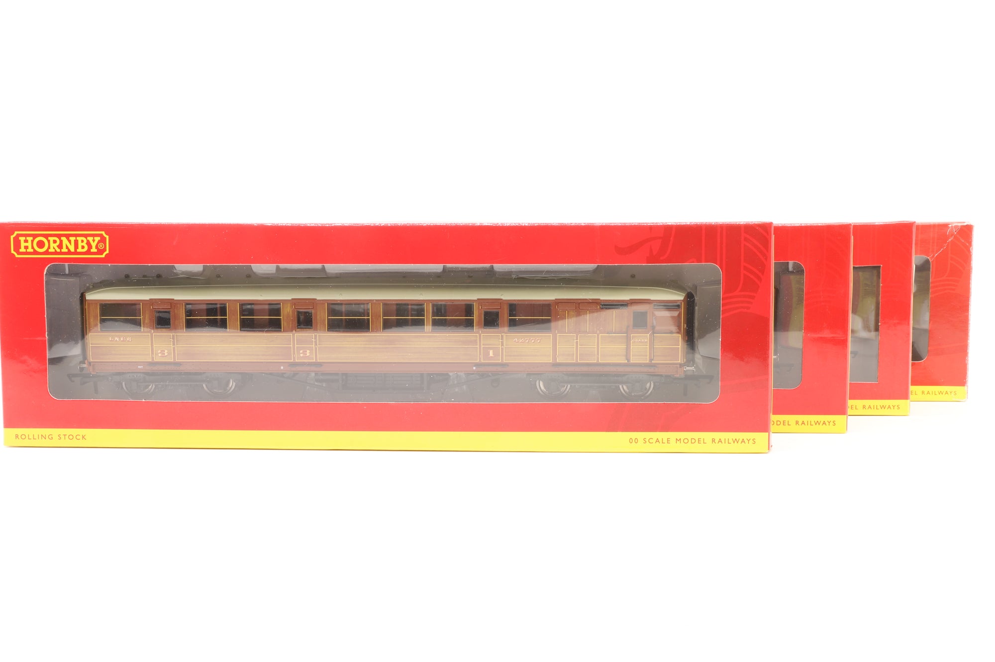 Hornby OO Rake Of 4 Gresley Teak Coaches Inc. R4170E, R4173D, R4530A & R4174A