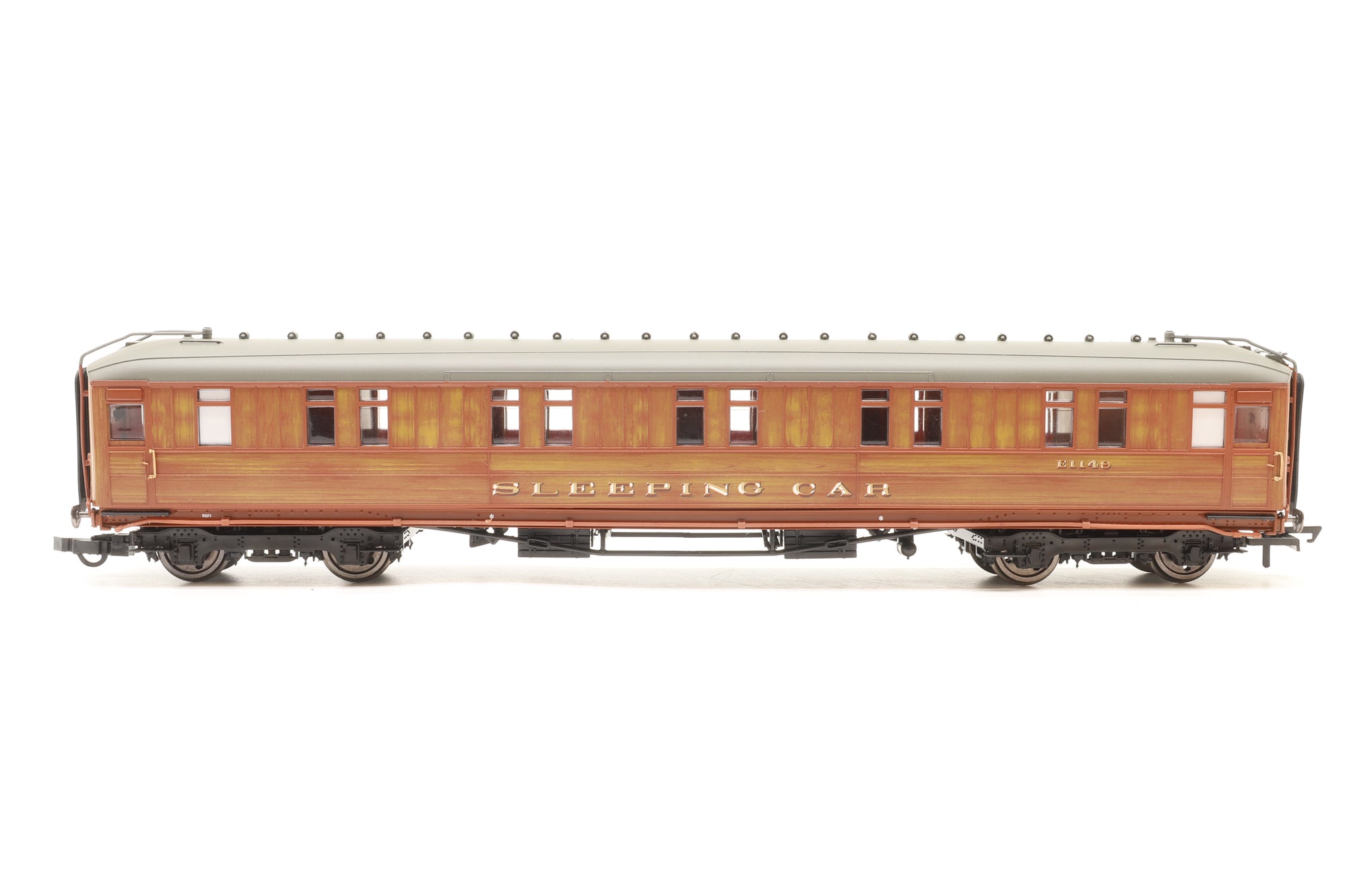 Hornby OO Rake of 7x Gresley 61' 6'' Teak Coaches