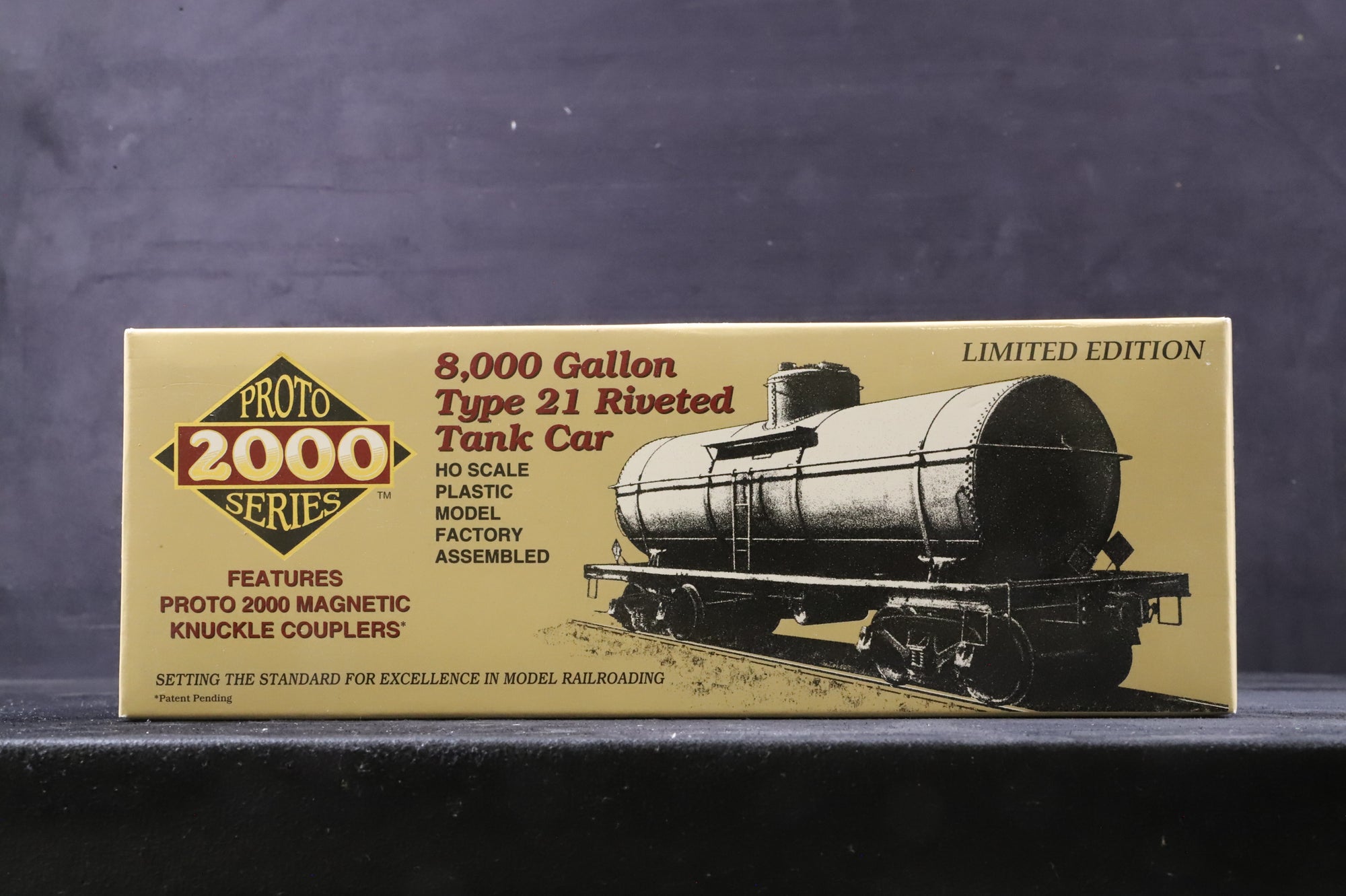 Proto 2000 HO Rake of 6 8000 Gallon Type 21 Riveted Tank Cars 'APCO'