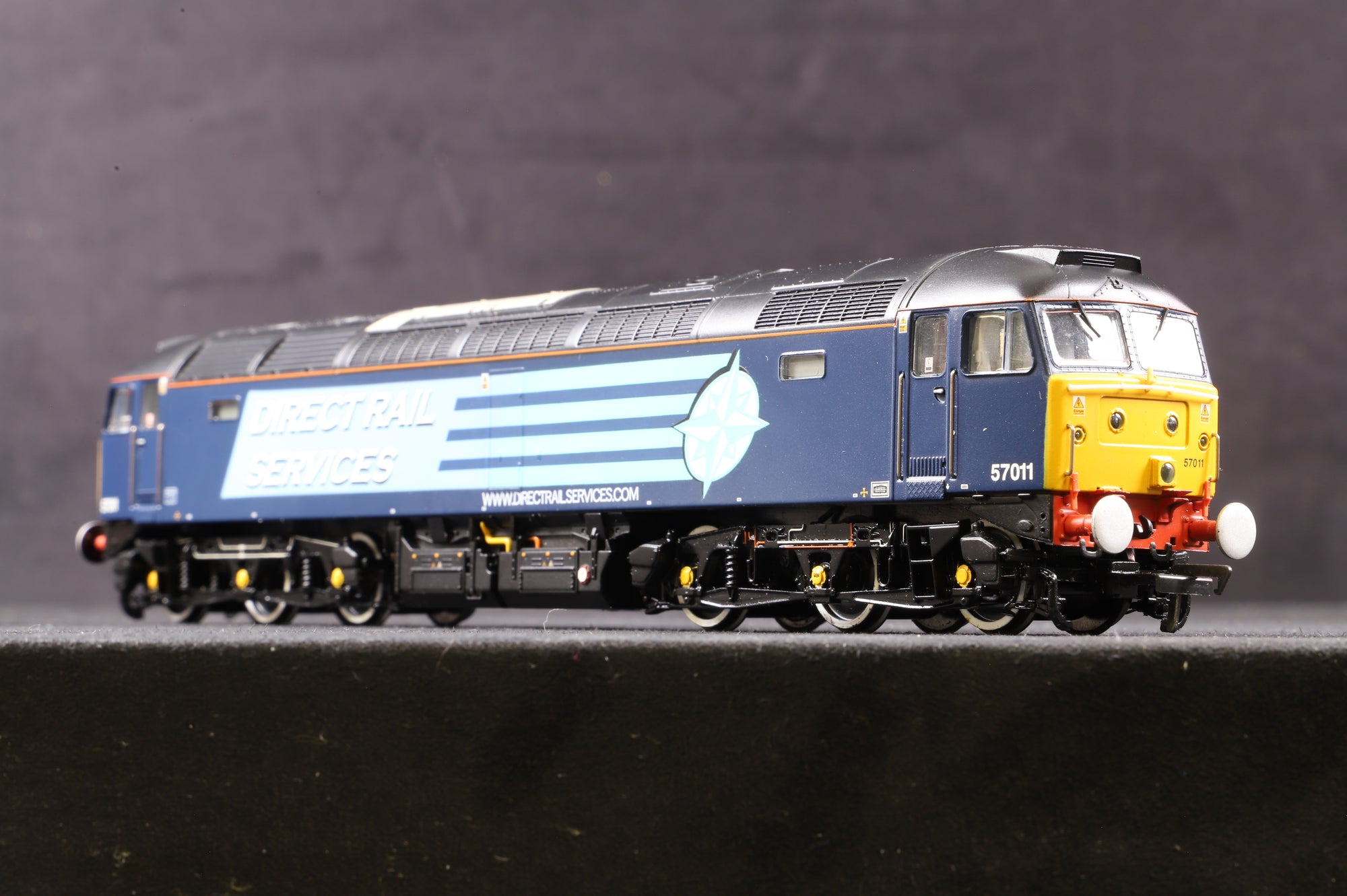 Bachmann OO 32-754 Class 57/0 Loco '57011' DRS