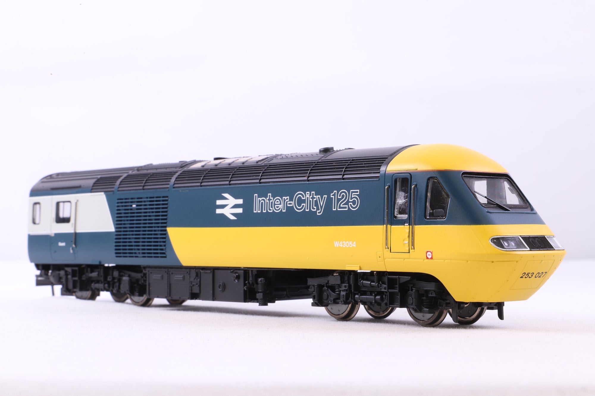 Hornby OO R2701 Class 43 HST Set & 4x Mk3s in BR Inter-City 125 Blue/Grey Liveries