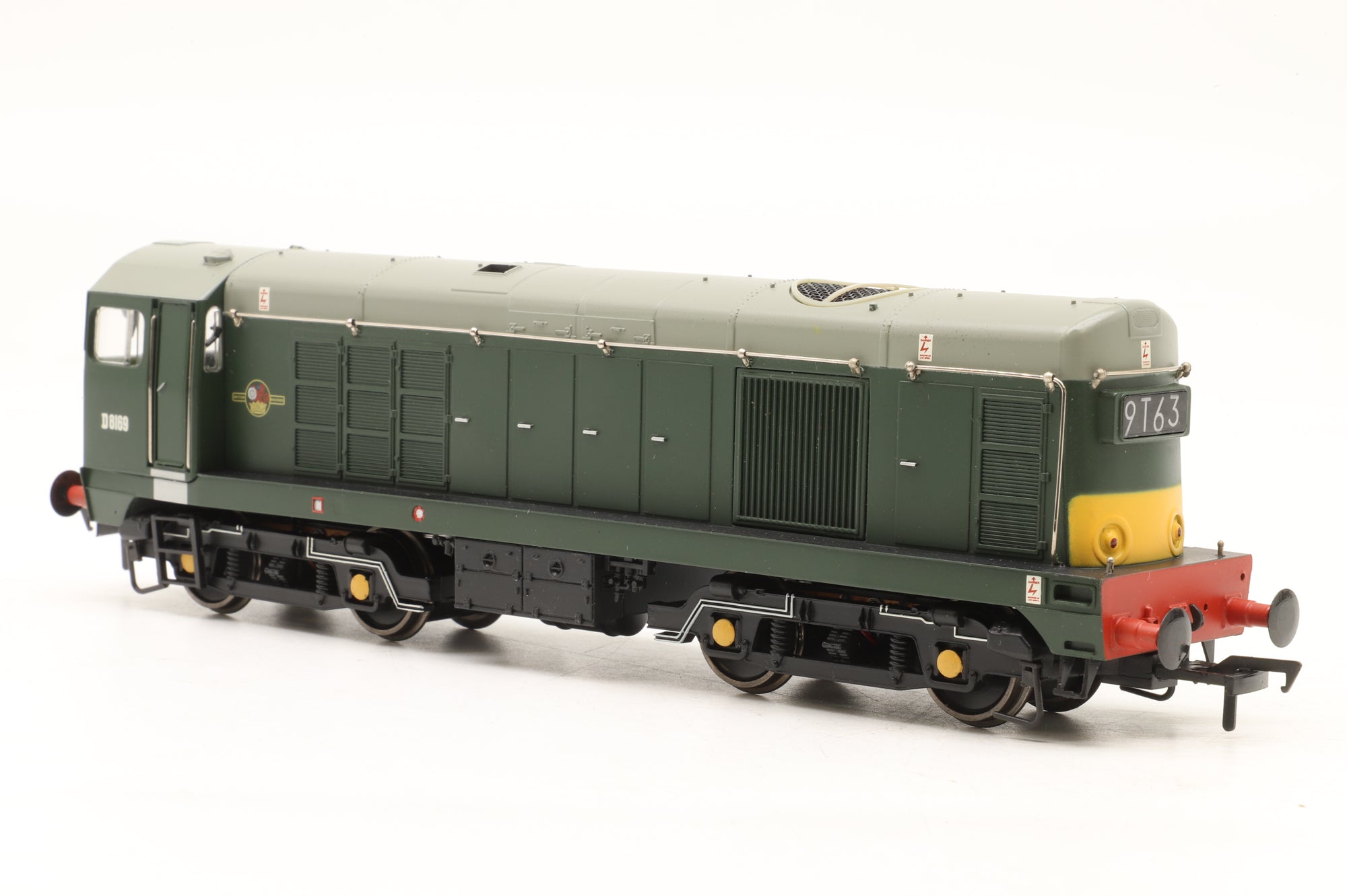 Bachmann OO 32-028A Class 20 D8169 in BR Green w/ Indicator Boxes