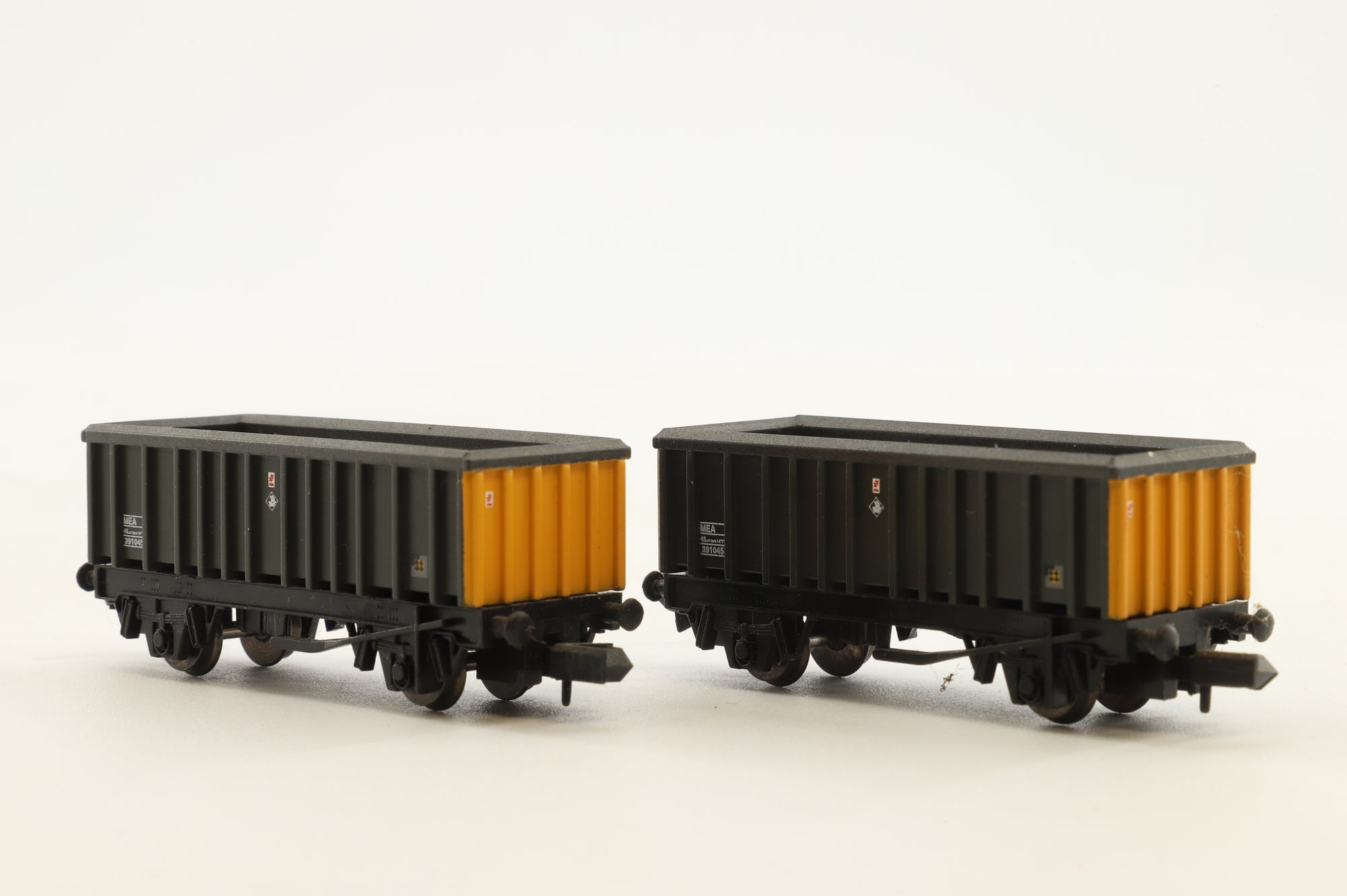 Graham Farish N 373576 Pair of 46 Tonne g/w MEA Open Mineral Wagon Coal Sector