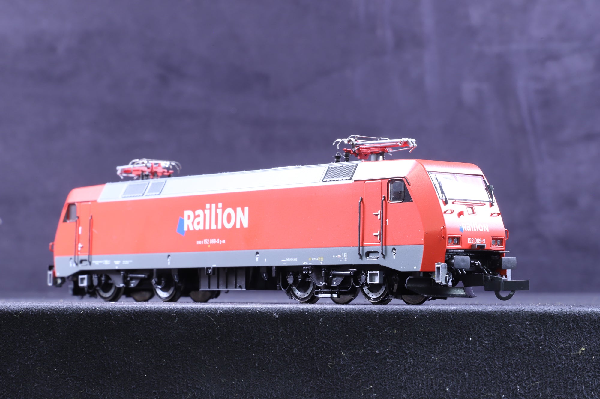 Roco HO 72482 BR152 152089-9 in Railion Red