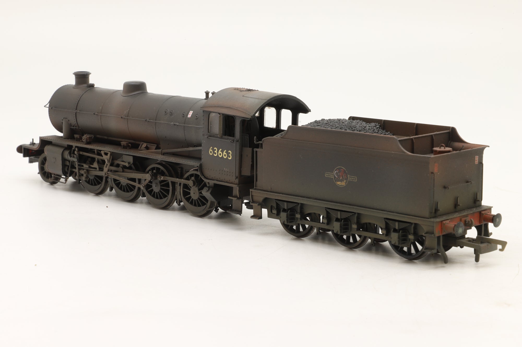 Hornby OO R3227 Class O1 63663 in BR Black w/ Late Crests – Weathered