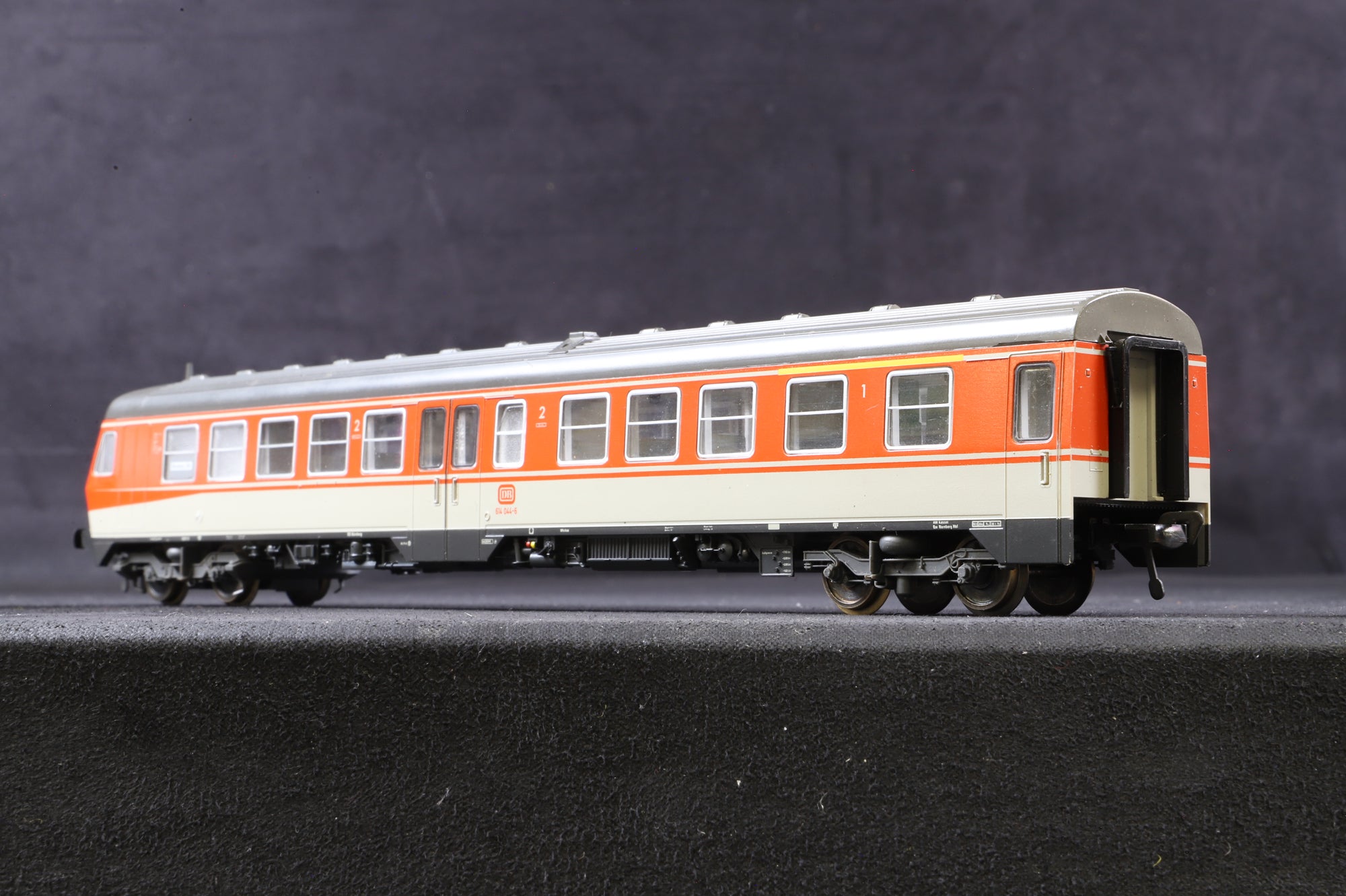 Fleischmann HO 4430 BR Class 614 '614 038-8 & 614 044-6' 2 Car DMU DB 2 & 3 Rail