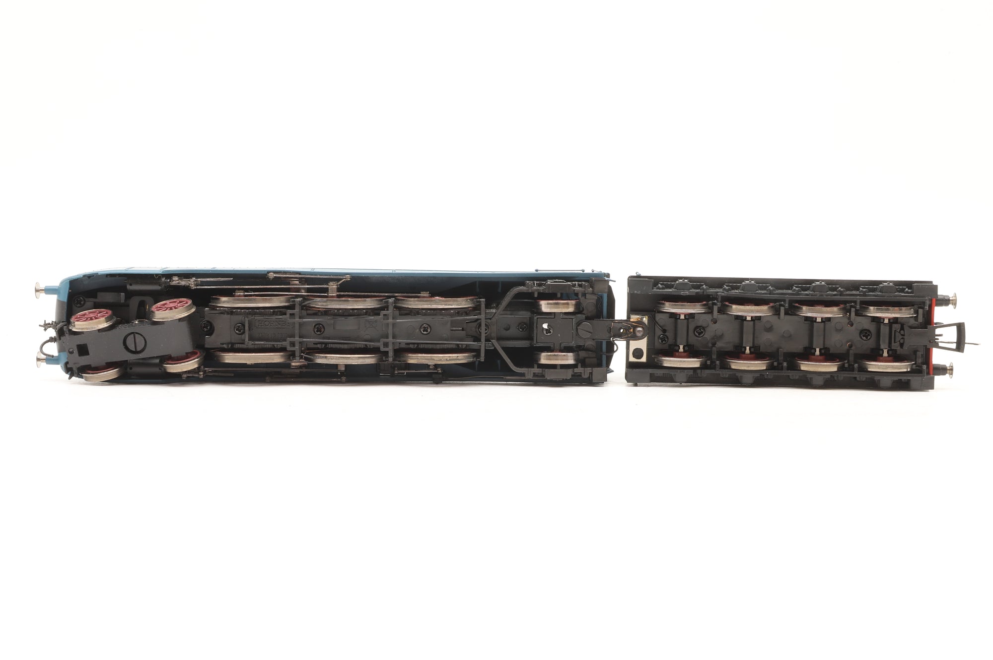 Hornby OO LNER Class A4 'Mallard' '4468' Two Pullman First Class Parlour Cars & Pullman 3rd Class Parlour Brake