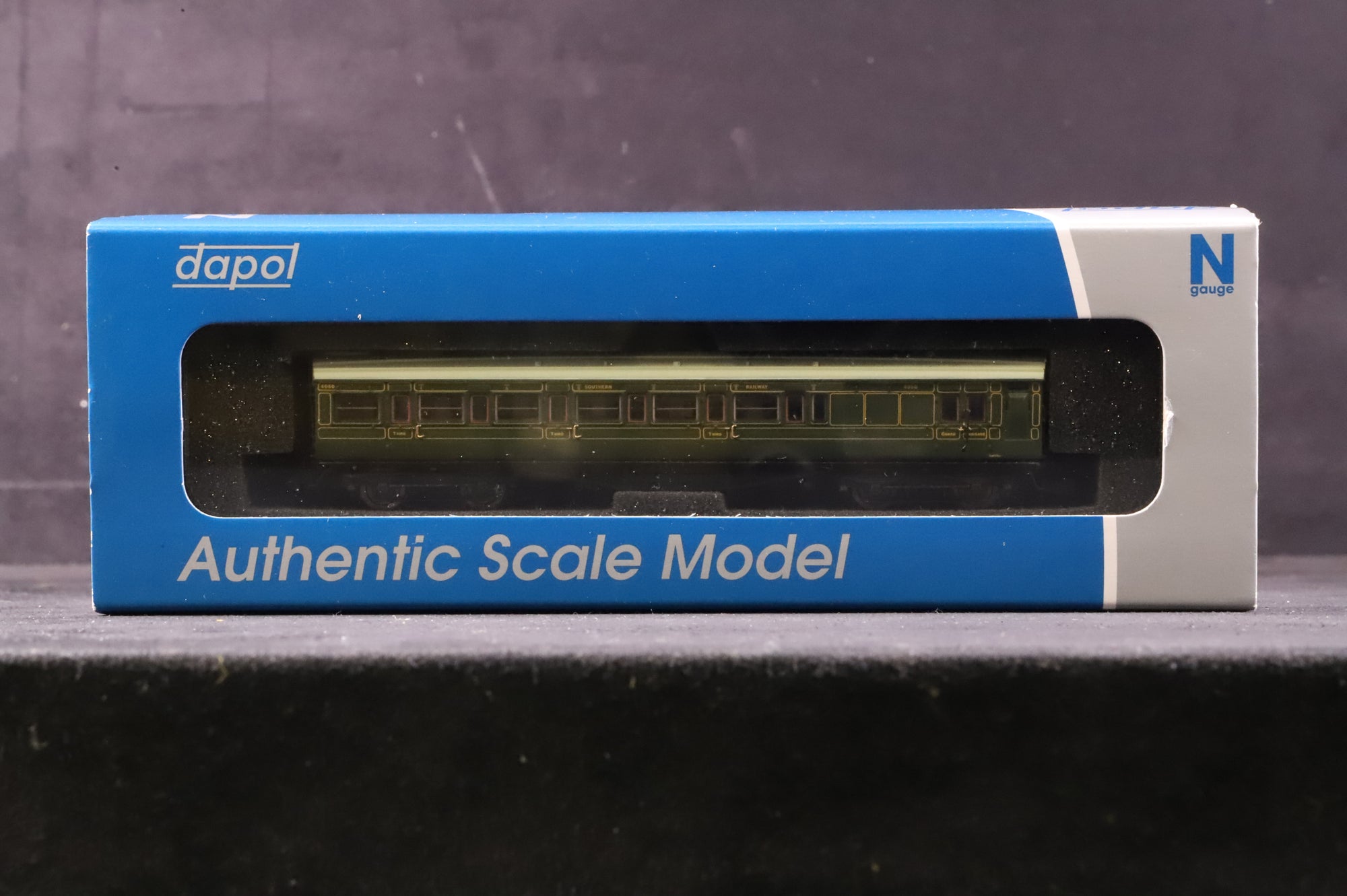 Dapol N Rake Of 4 Maunsell Lined Green Coaches Inc. 2P-012-052, 051, 001 & 151