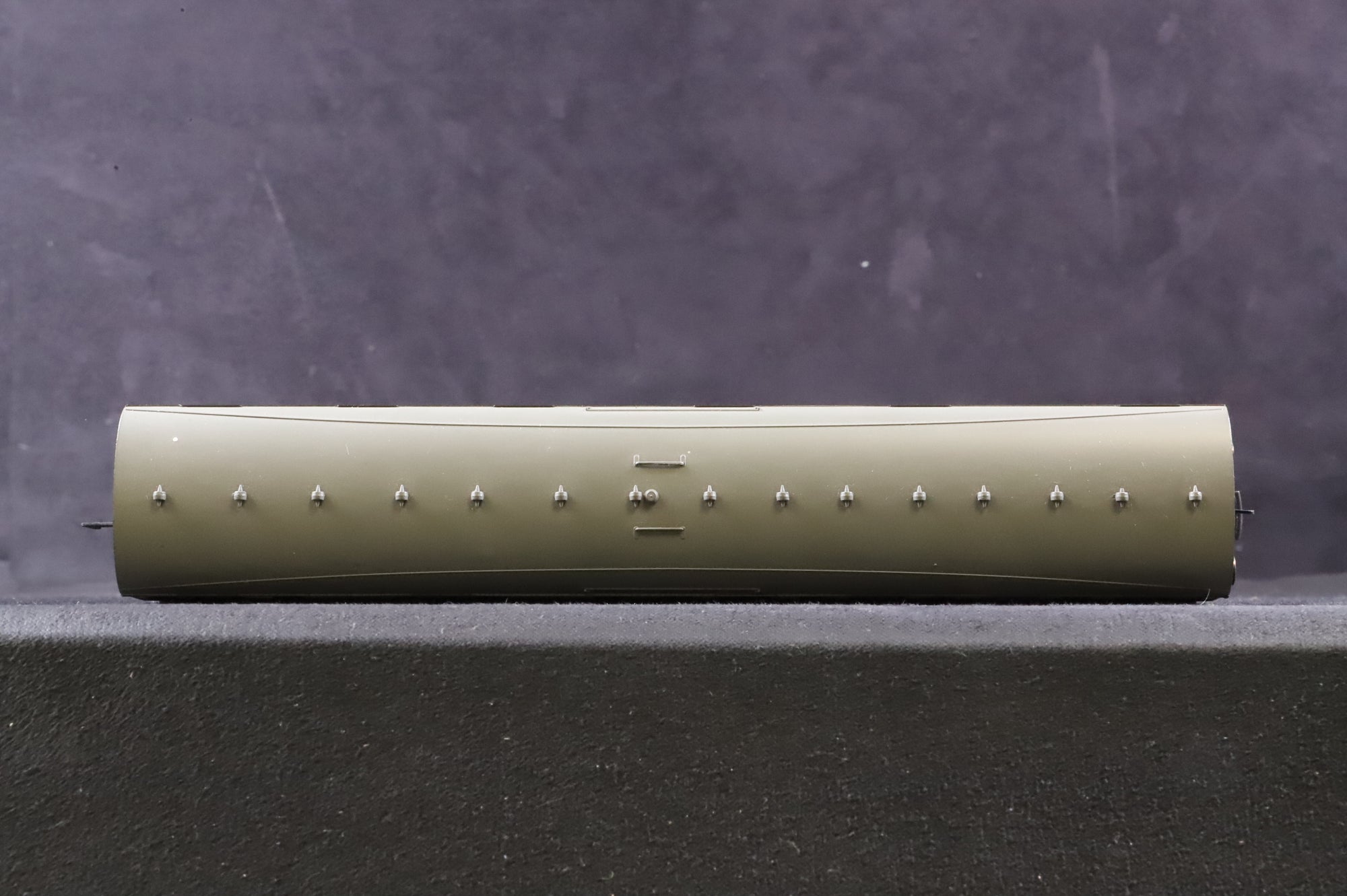 Hornby OO R4520/4521A 2x Gresley Suburbans in BR Crimson