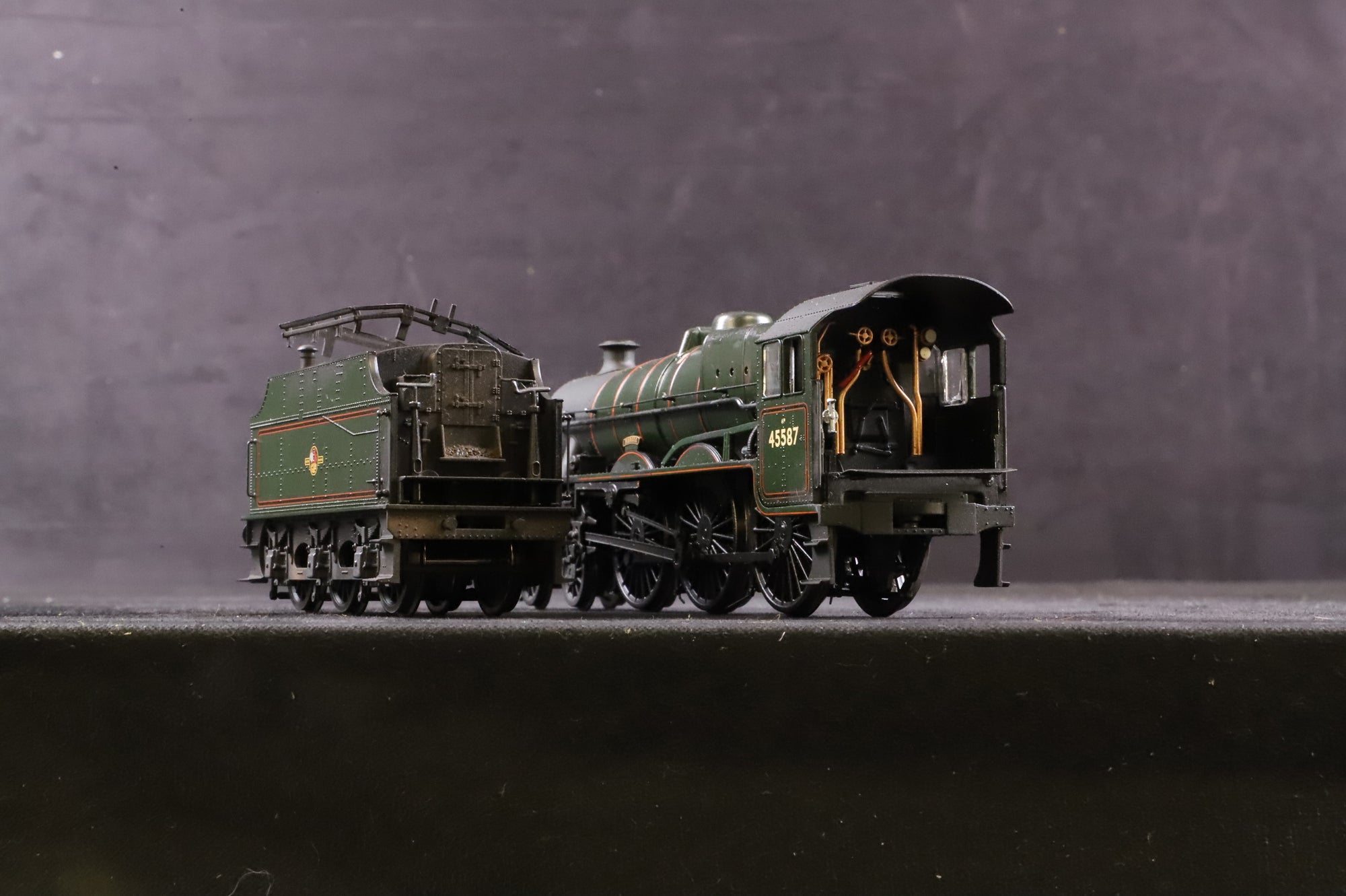Bachmann OO Jubilee Class '45587' 'Baroda' BR Green L/C Fowler Tender Weathered