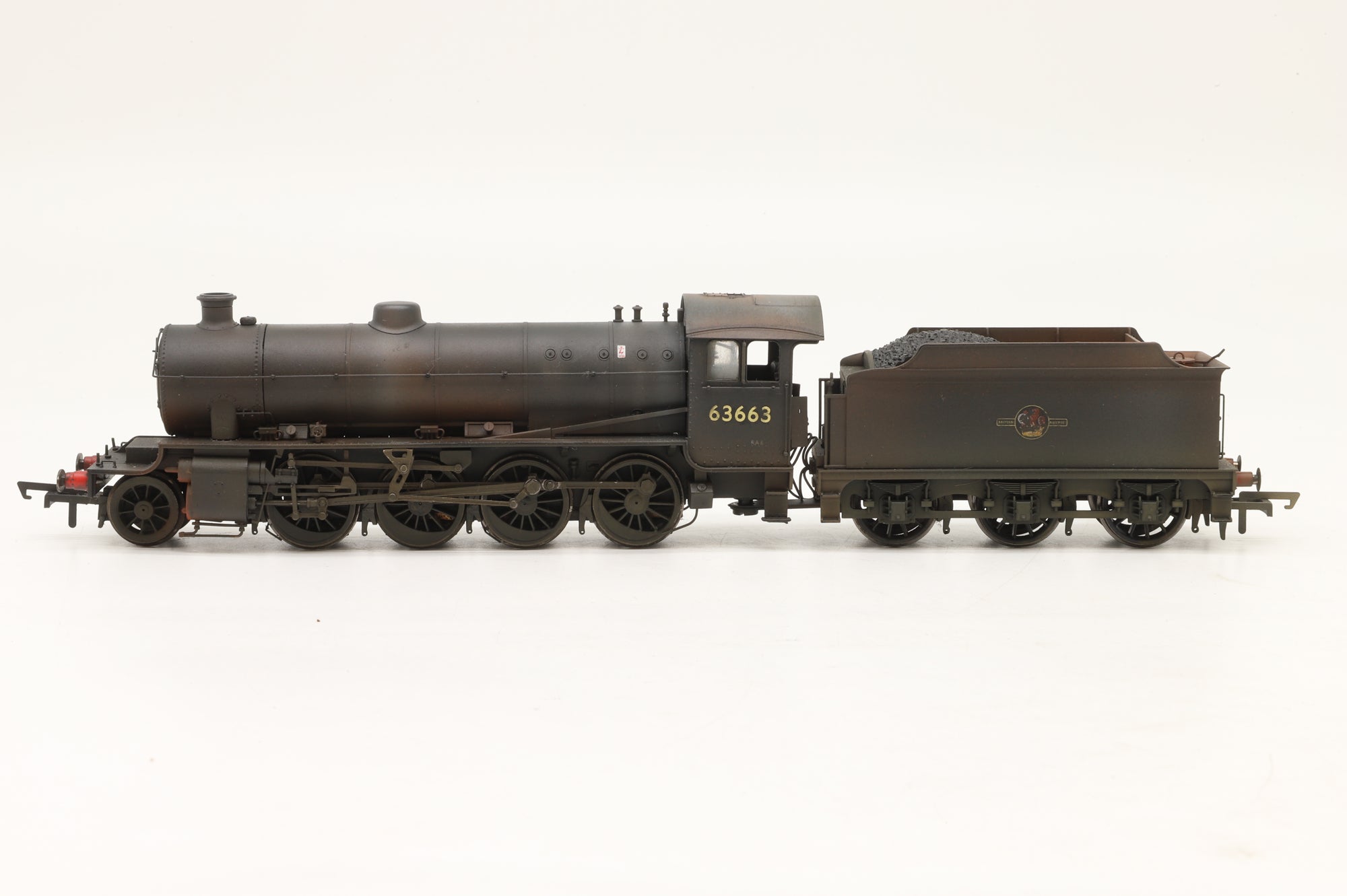 Hornby OO R3227 Class O1 63663 in BR Black w/ Late Crests – Weathered