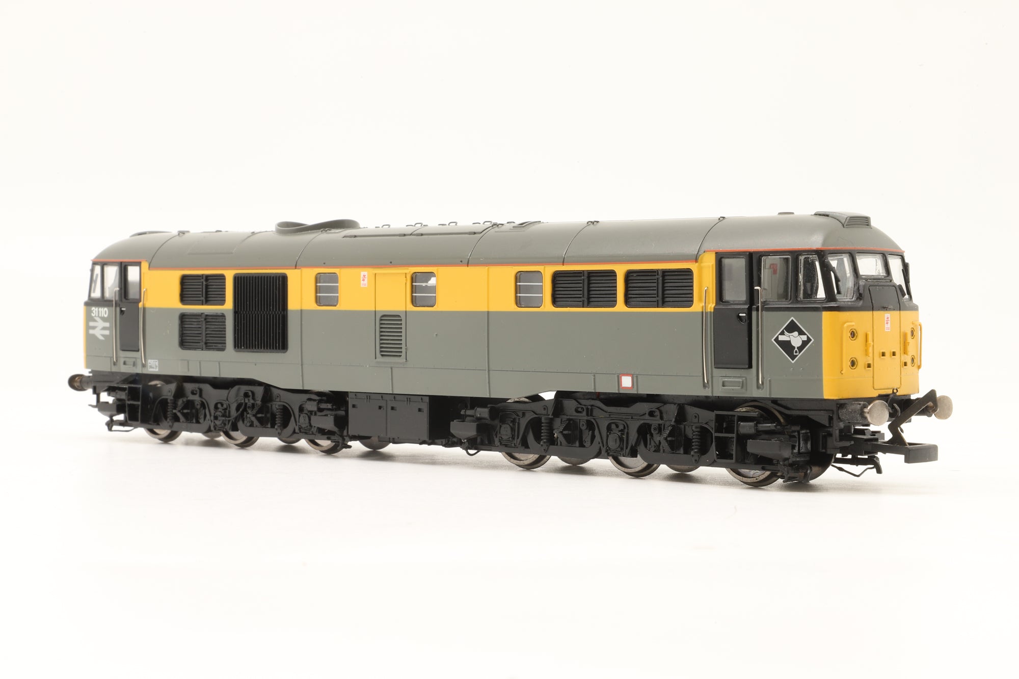 WORKSHOP Hornby OO R2421 Class 31 31110 in BR Engineers 'Dutch'
