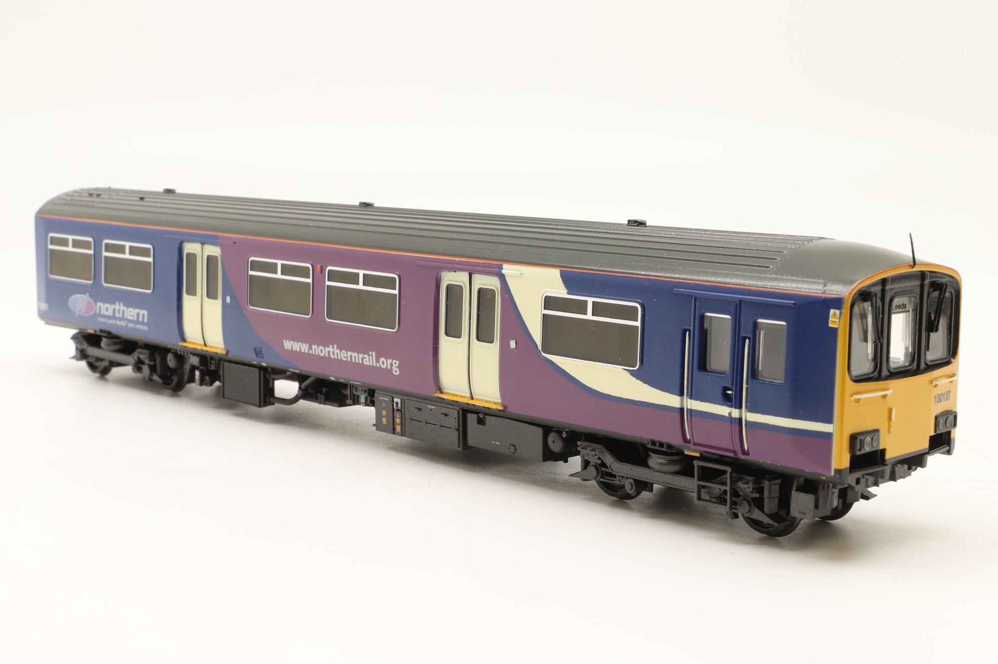 Bachmann OO Class 150 2-Car DMU in Northern Livery