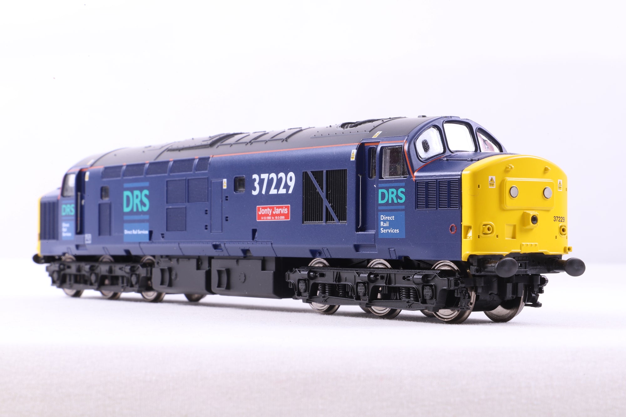 ViTrains OO V2028 Class 37 '37229' Diesel Locomotive DRS