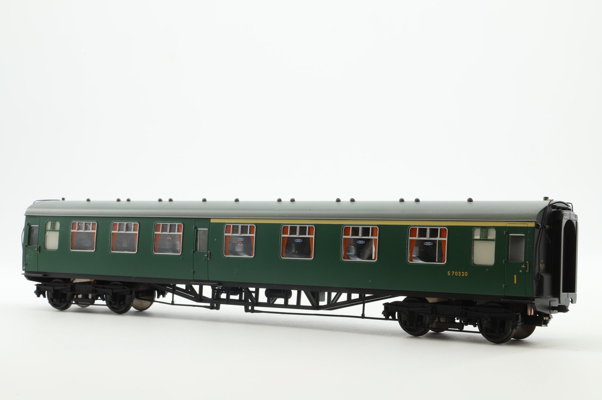 Bachmann OO 31-426A 4CEP EMU 7126 Late SR Multiple Unit green With Yellow Warning Panels