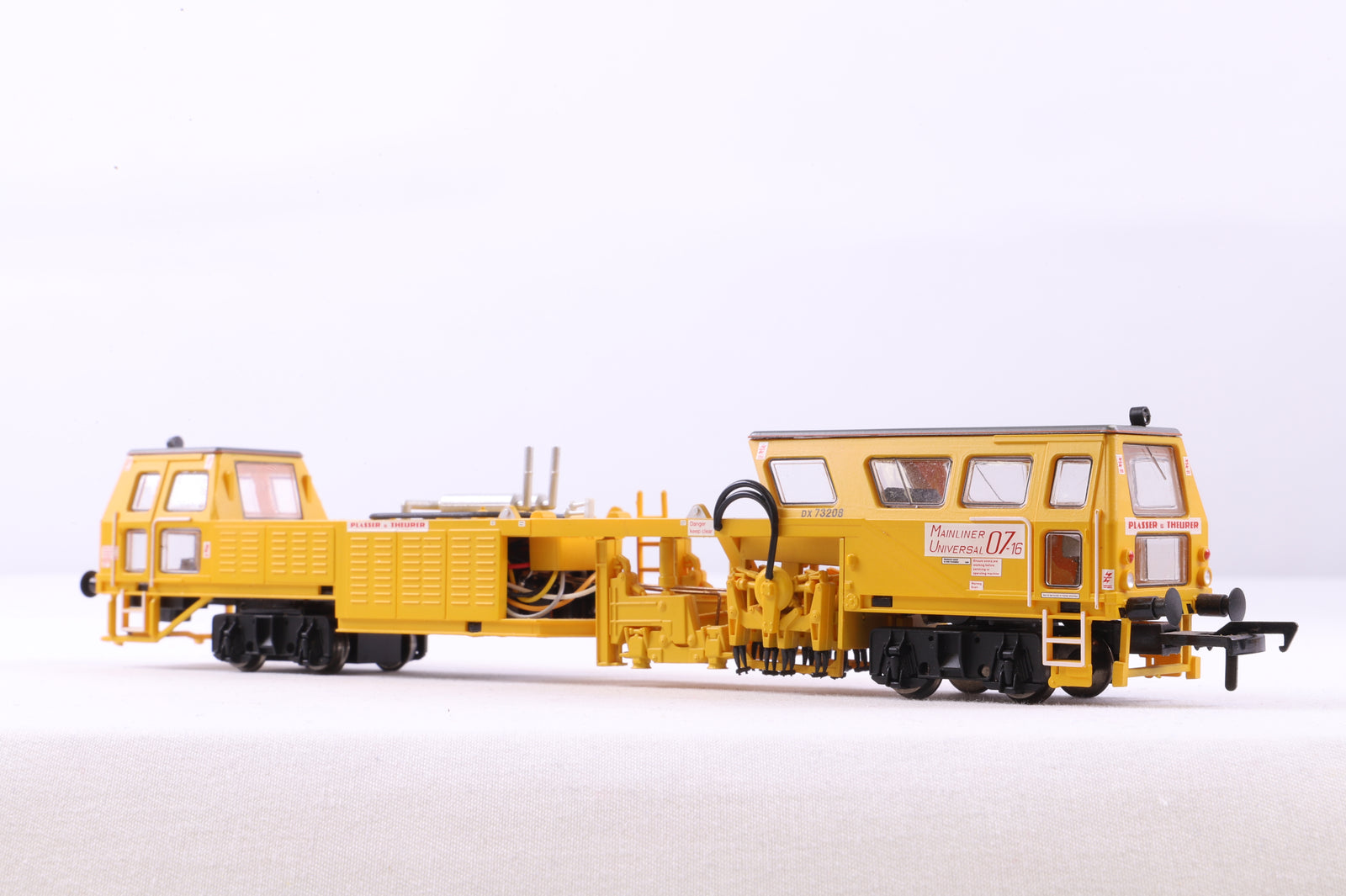 Bachmann OO 36-165A Plasser Tamper Machine Plasser & Theurer Motorised DCC Fitted