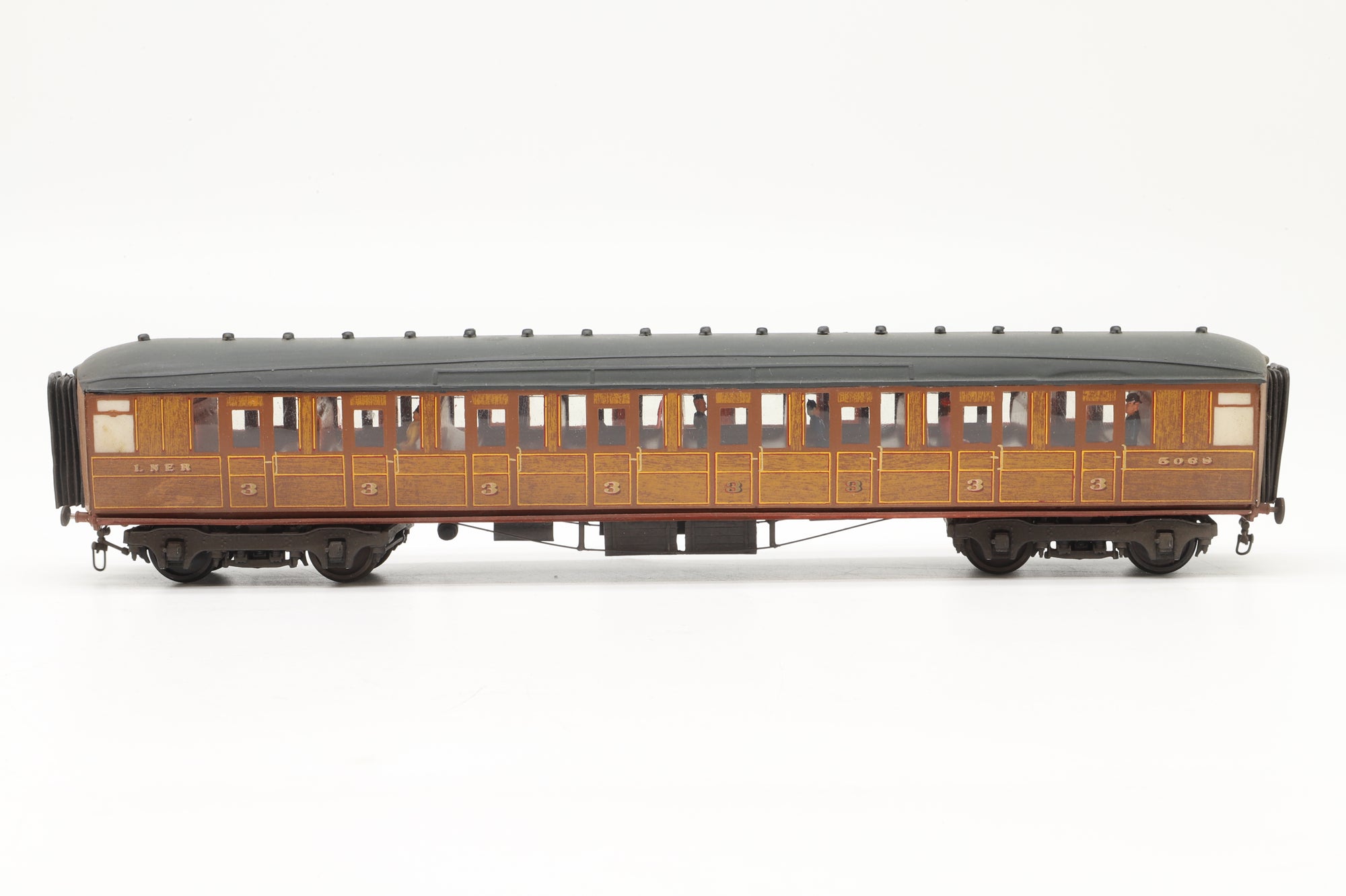 WORKSHOP Kit Built OO Rake of 8x Gresley LNER Teak Coaches