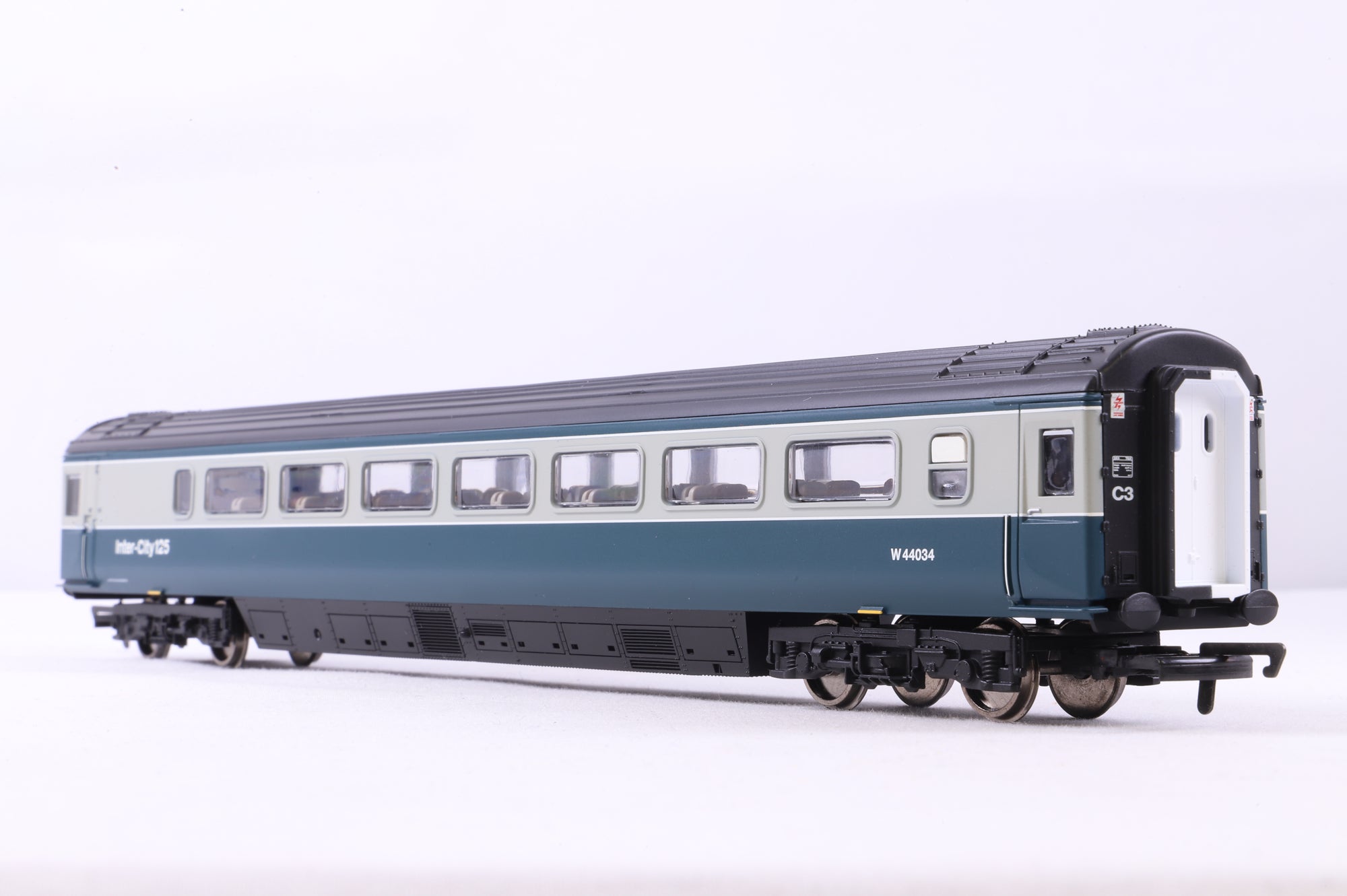 Hornby OO R2701 Class 43 HST Set & 4x Mk3s in BR Inter-City 125 Blue/Grey Liveries