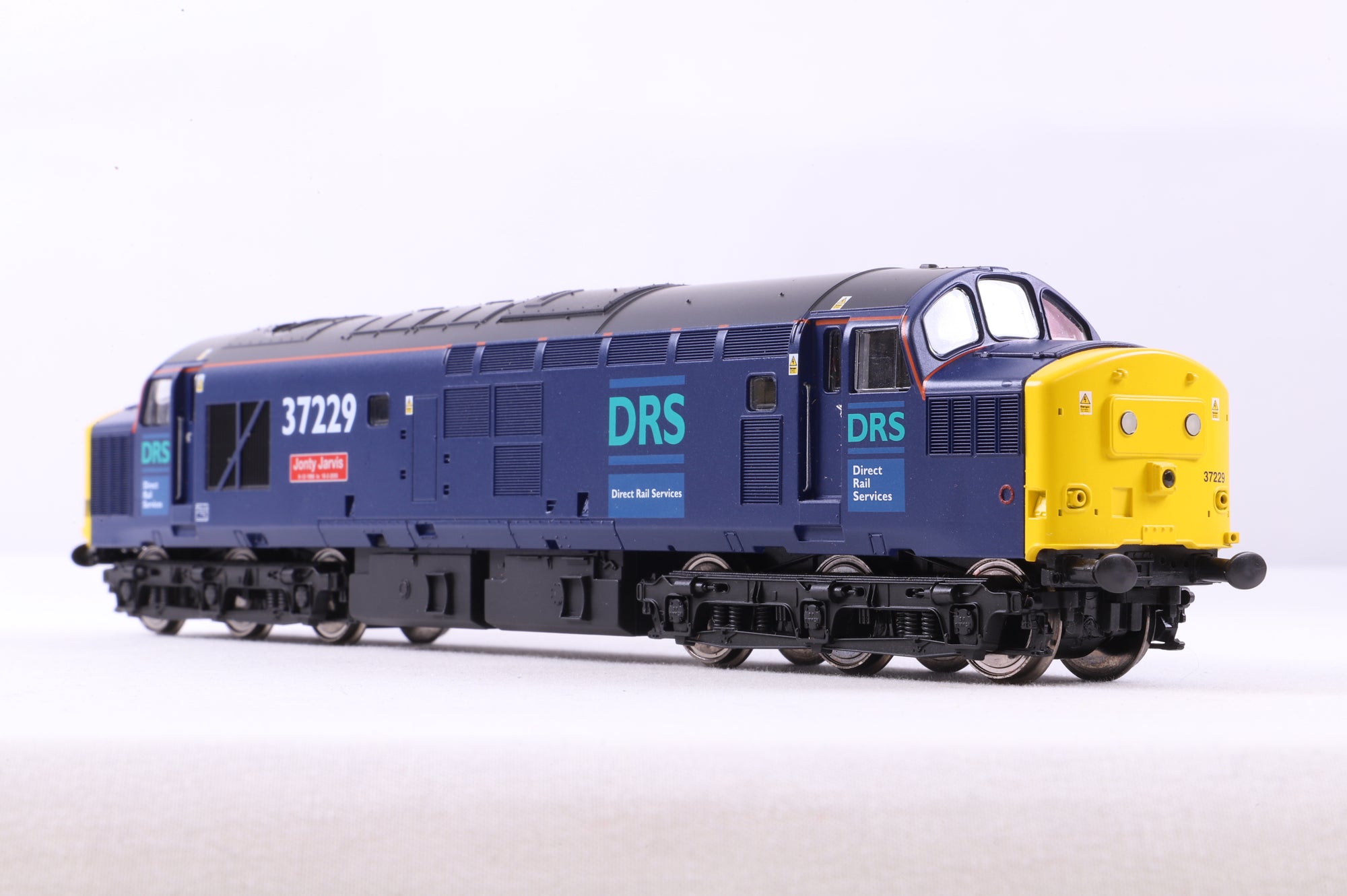 ViTrains OO V2028 Class 37 '37229' Diesel Locomotive DRS