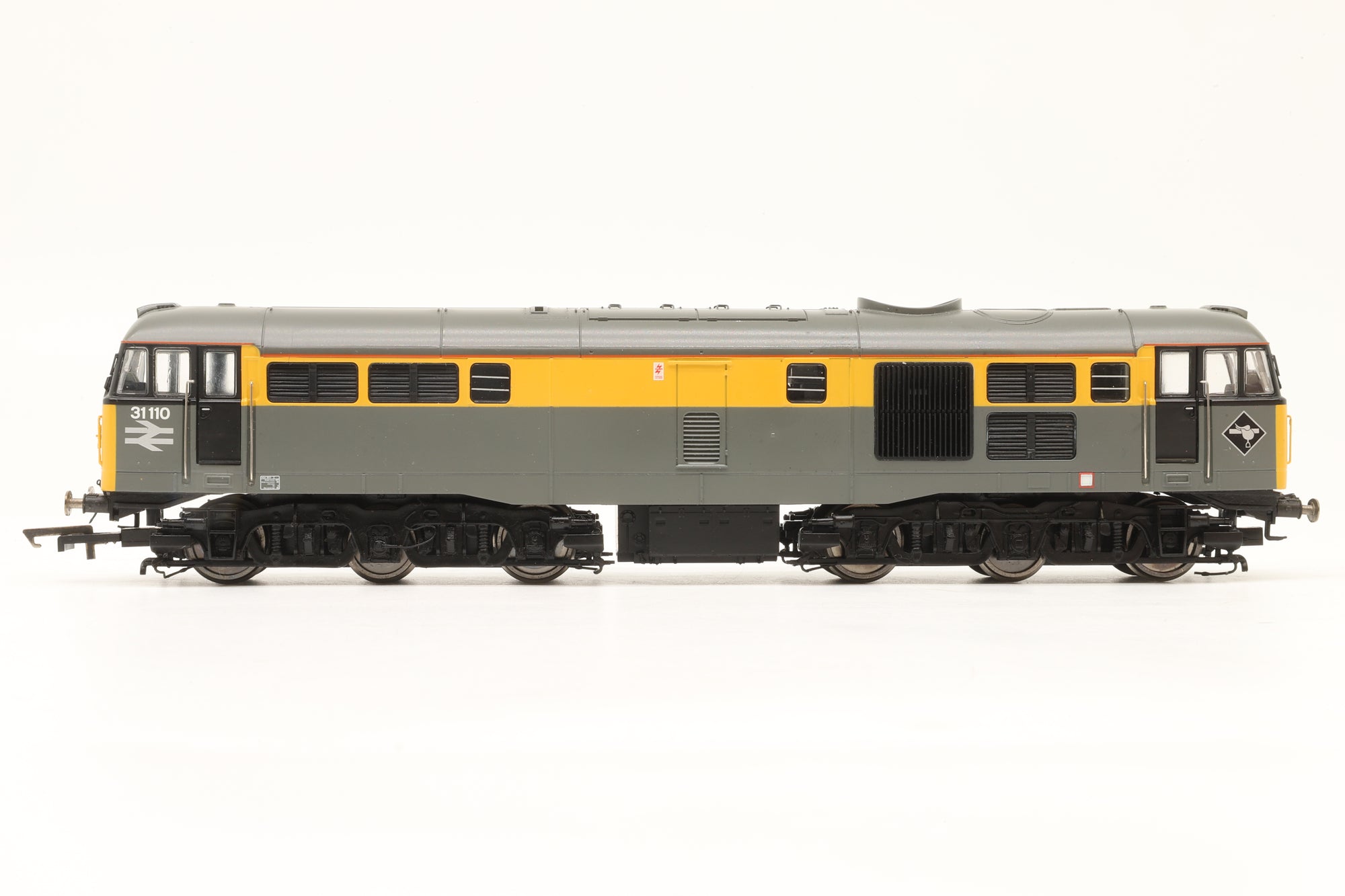 WORKSHOP Hornby OO R2421 Class 31 31110 in BR Engineers 'Dutch'
